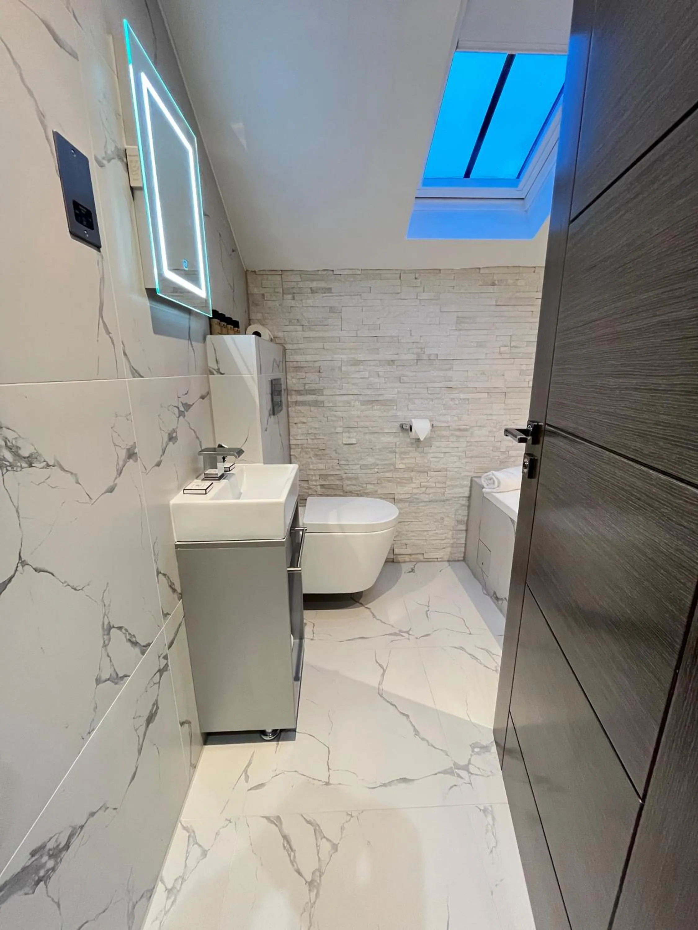 Toilet in Philharmonic Hotel