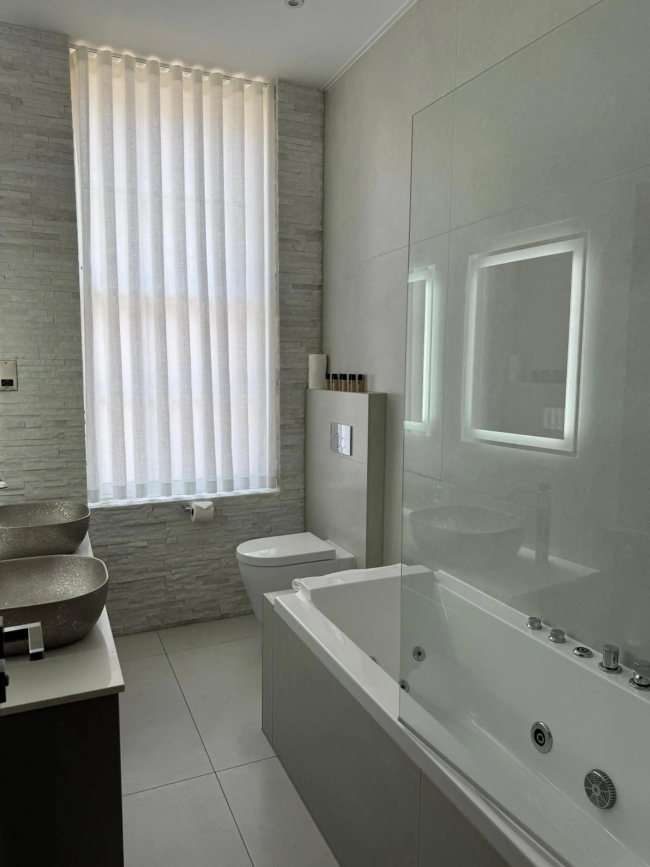 Bathroom in Philharmonic Hotel