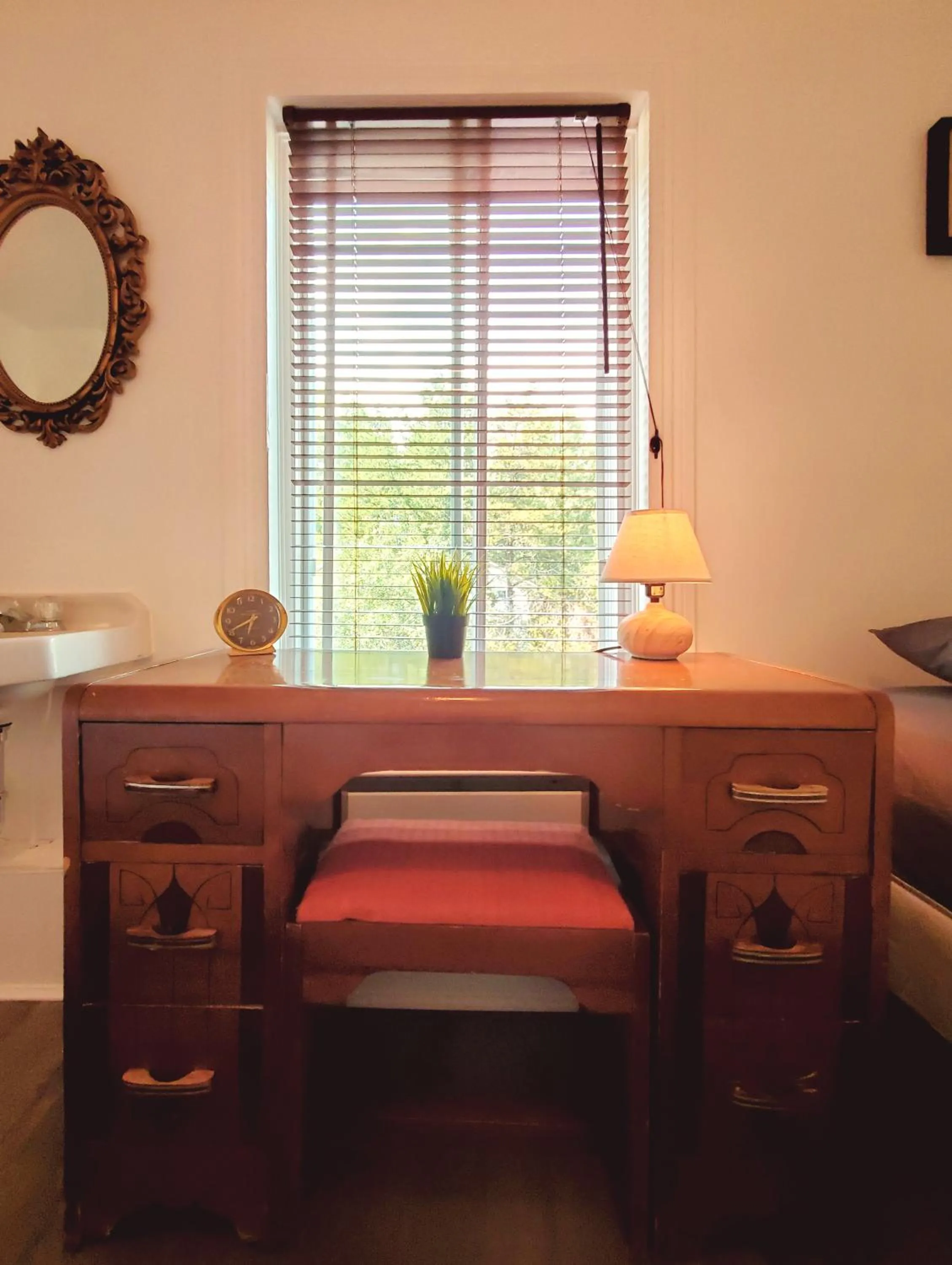Seating area in Auberge de la rive de Charlevoix - Auberge de jeunesse familiale pour voyageurs de tous âges