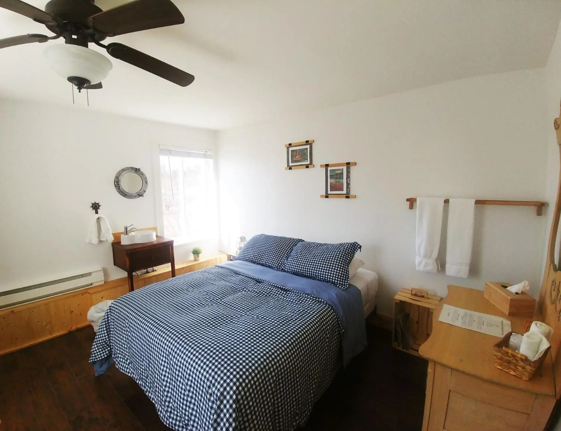 Bed in Auberge de la rive de Charlevoix - Auberge de jeunesse familiale pour voyageurs de tous âges