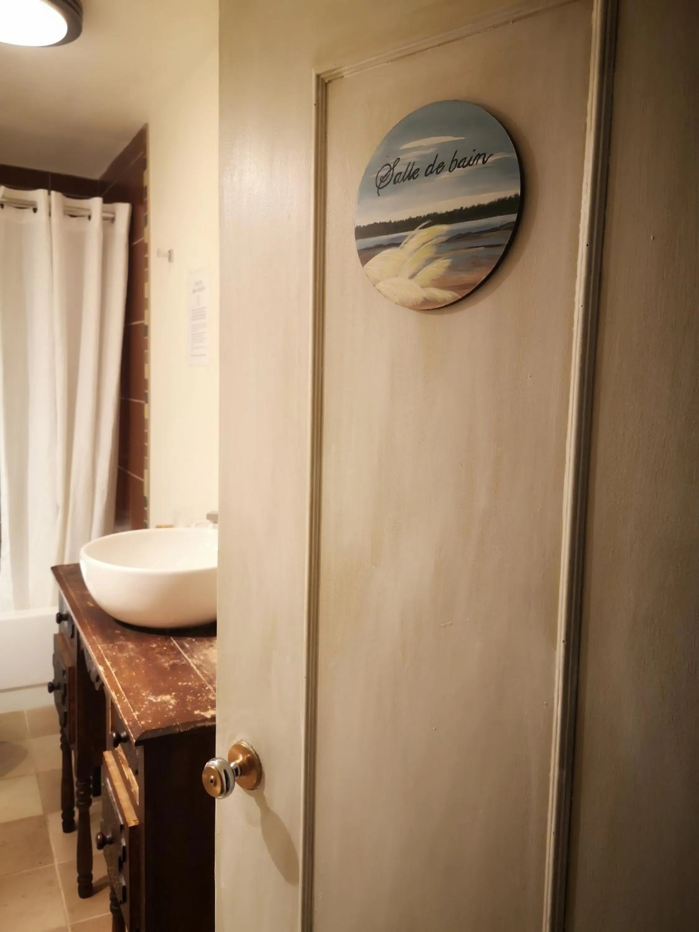 Bathroom in Auberge de la rive de Charlevoix - Auberge de jeunesse familiale pour voyageurs de tous âges