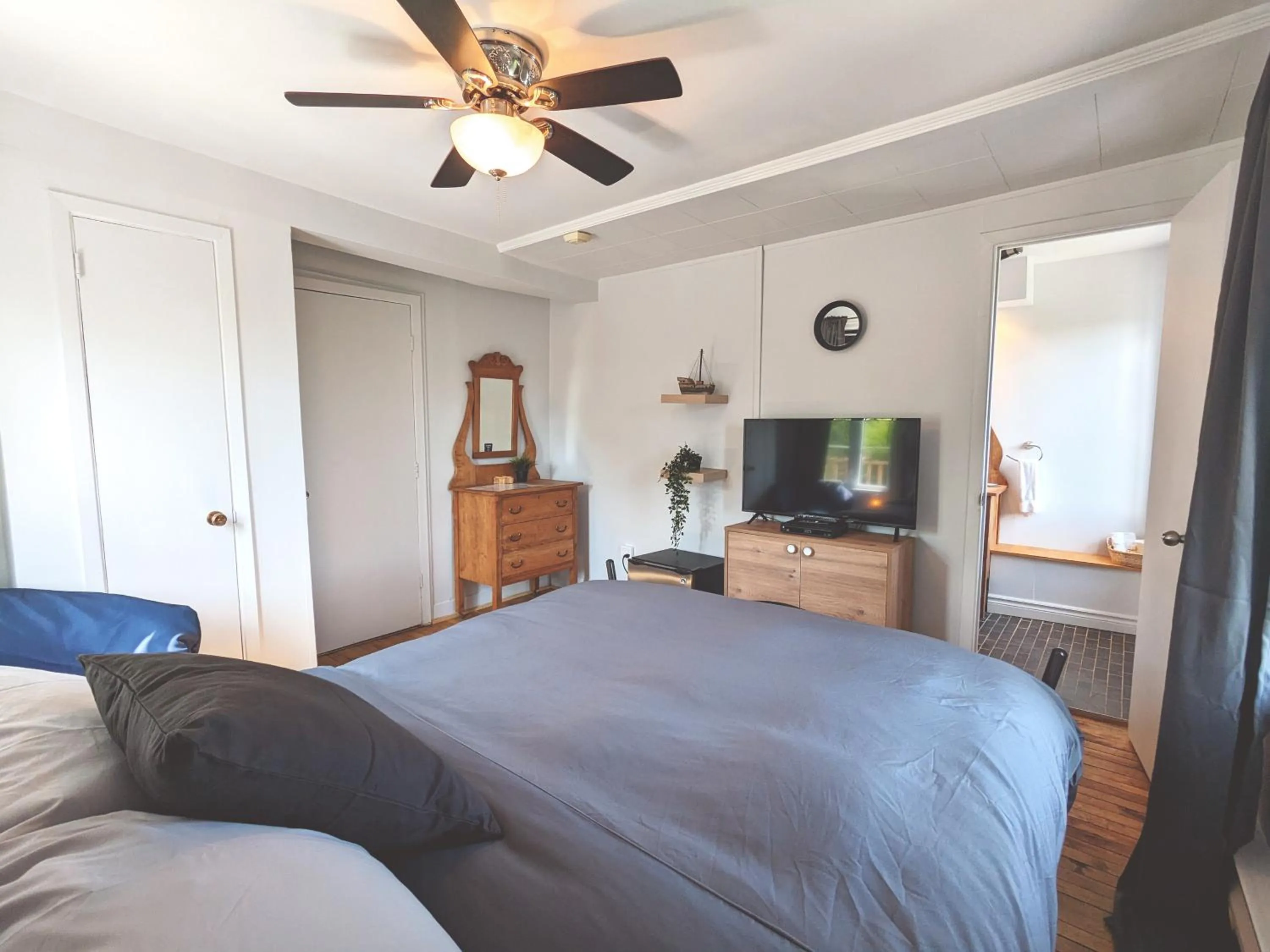 Bed in Auberge de la rive de Charlevoix - Auberge de jeunesse familiale pour voyageurs de tous âges