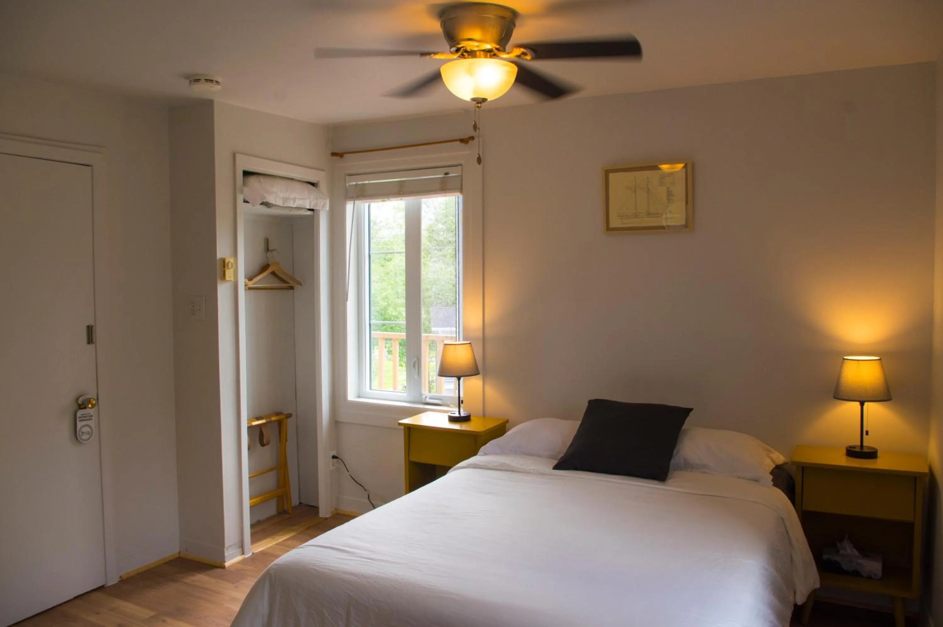 Bed in Auberge de la rive de Charlevoix - Auberge de jeunesse familiale pour voyageurs de tous âges