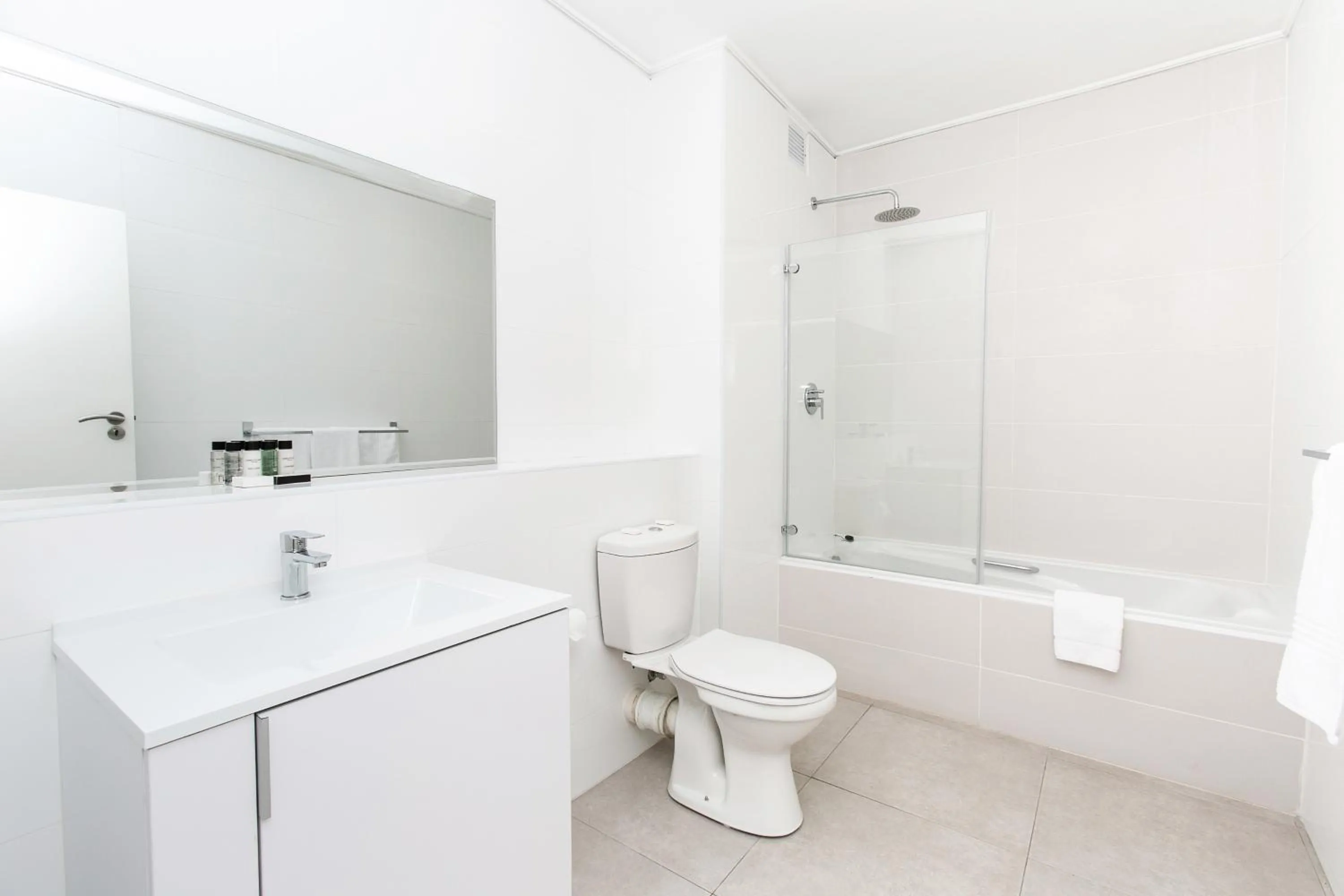 Bathroom in Island Club Hotel & Apartments