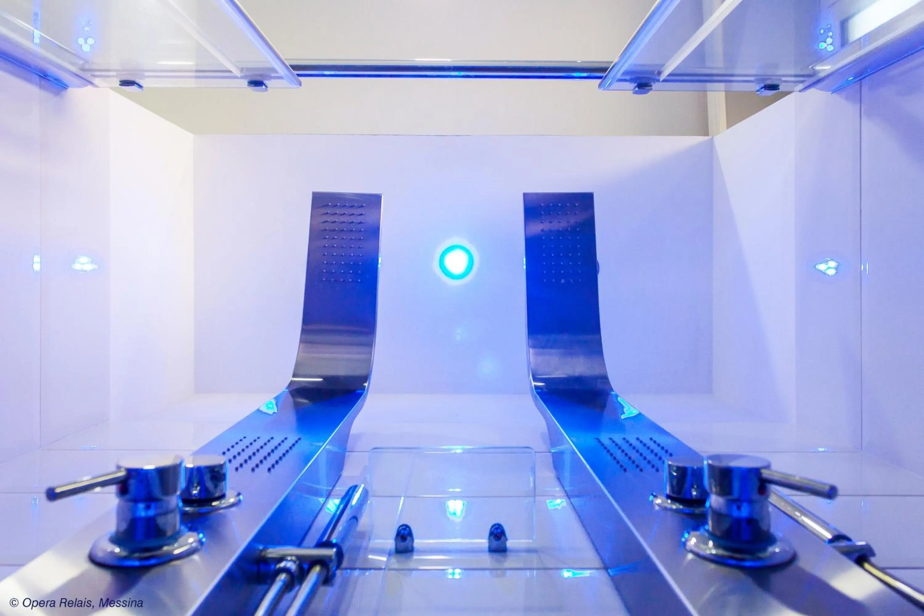 Shower in Opera Relais