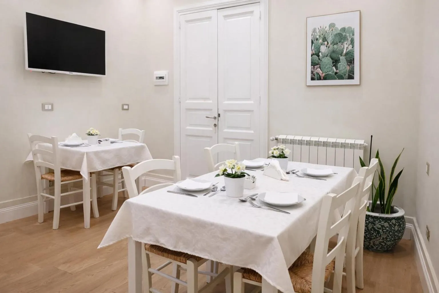 Seating area in Opera Relais