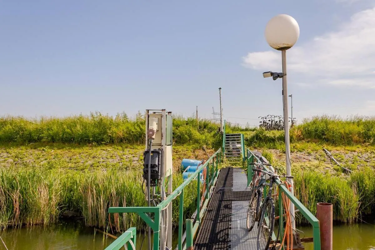 Facade/entrance in Floating B&B Amsterdam
