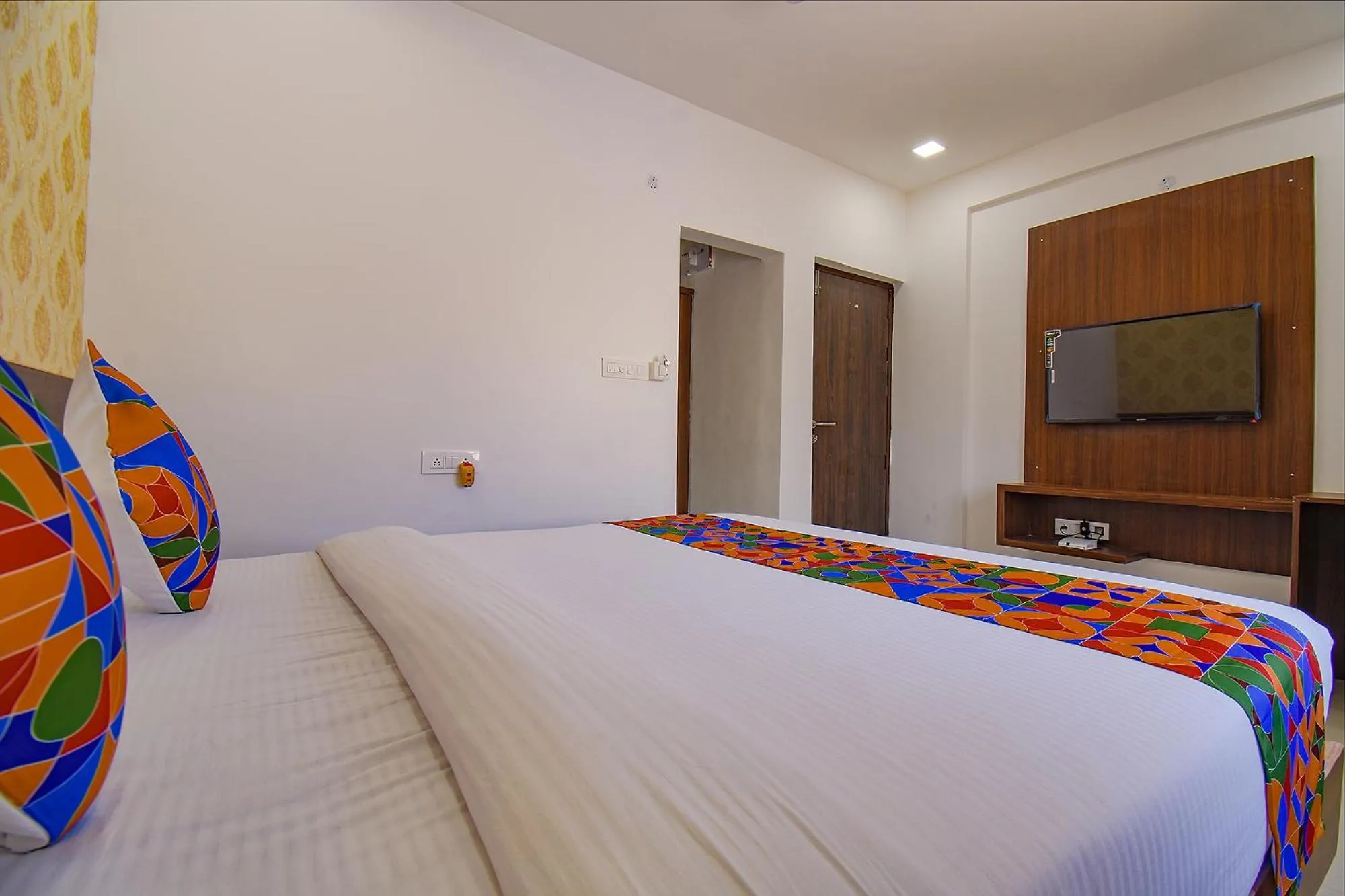 Bed in FabHotel Fortune Suites - Nr Mannipal Hospital, Baner