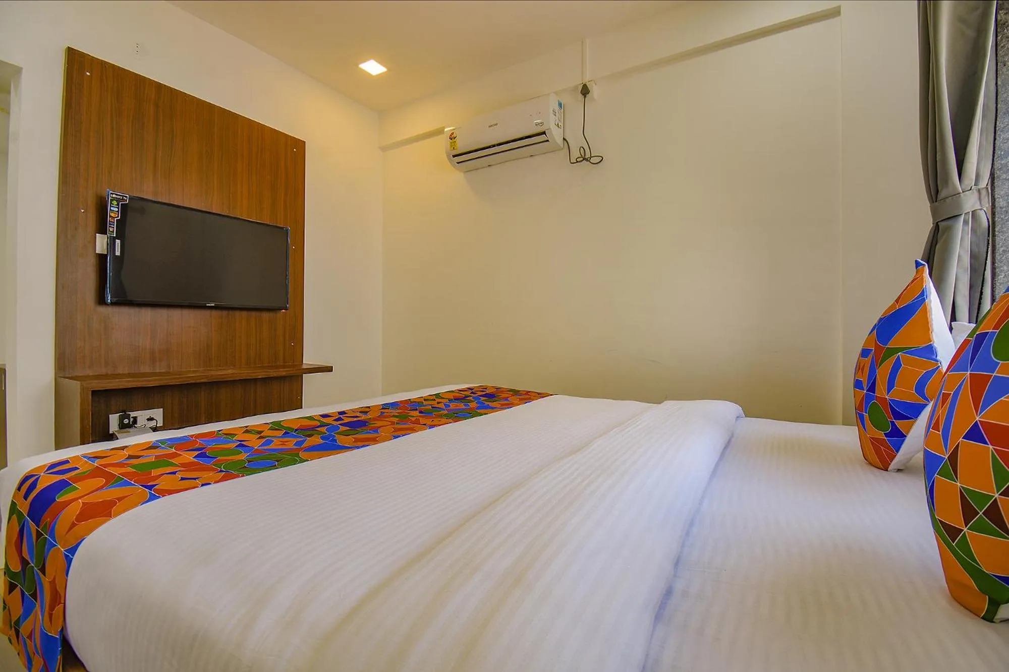 Bed in FabHotel Fortune Suites - Nr Mannipal Hospital, Baner