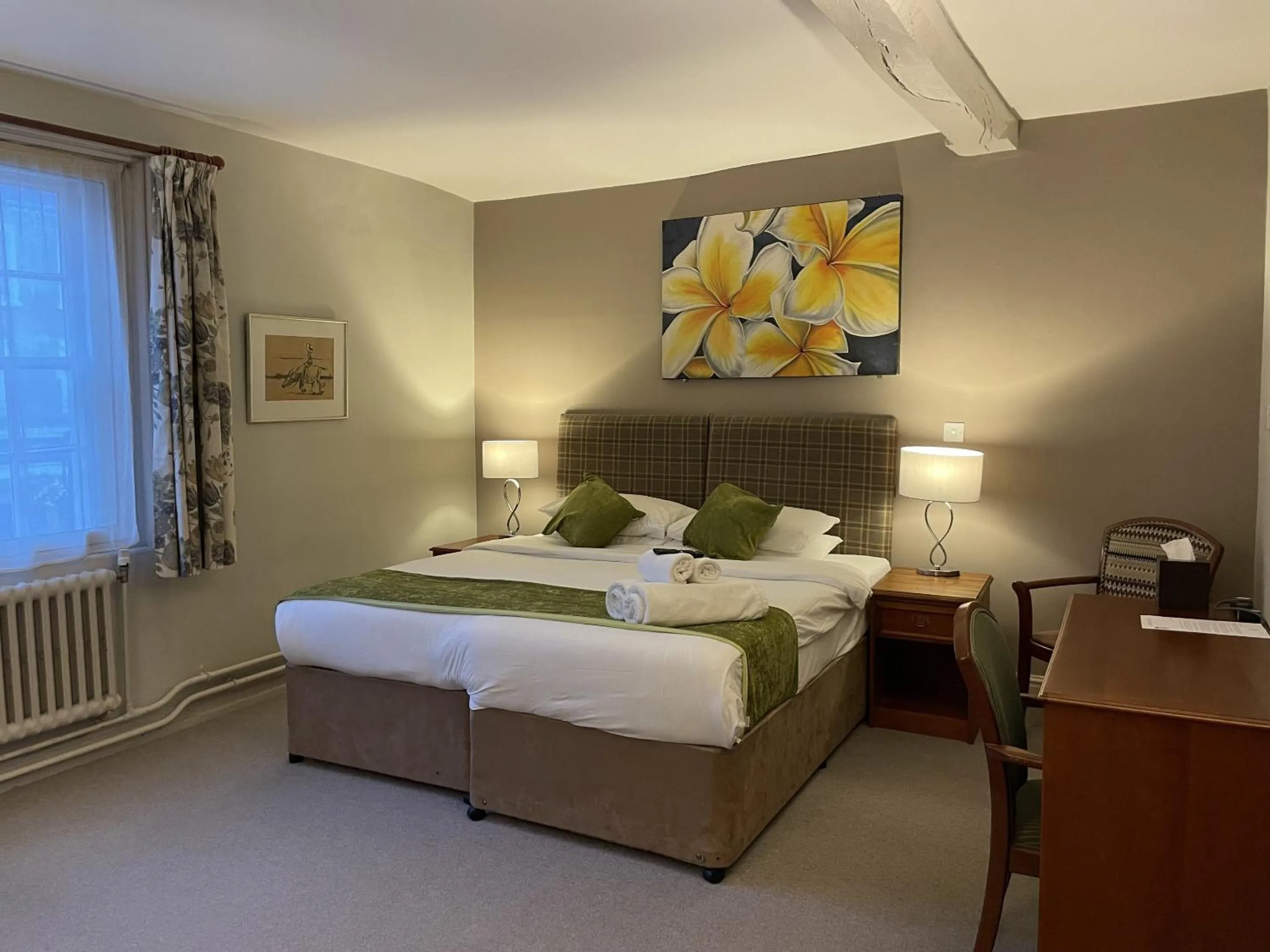 Bedroom, Bed in The Old Bell - Warminster