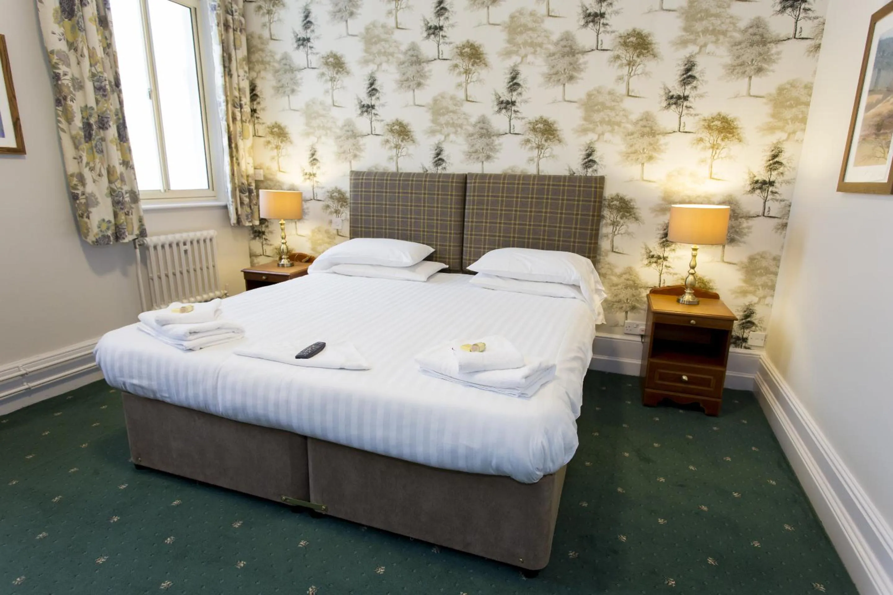 Bedroom, Bed in The Old Bell - Warminster