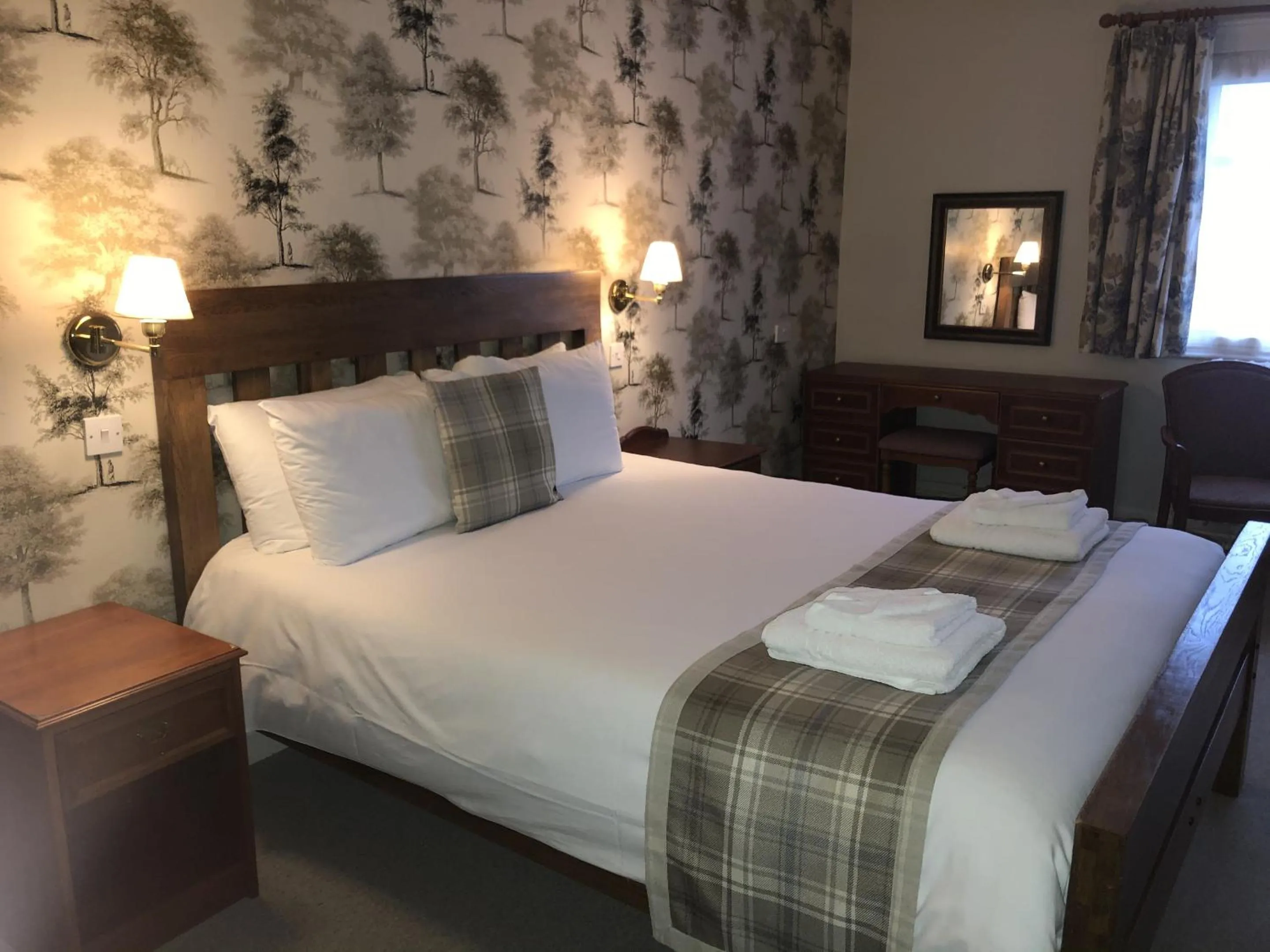Bedroom, Bed in The Old Bell - Warminster