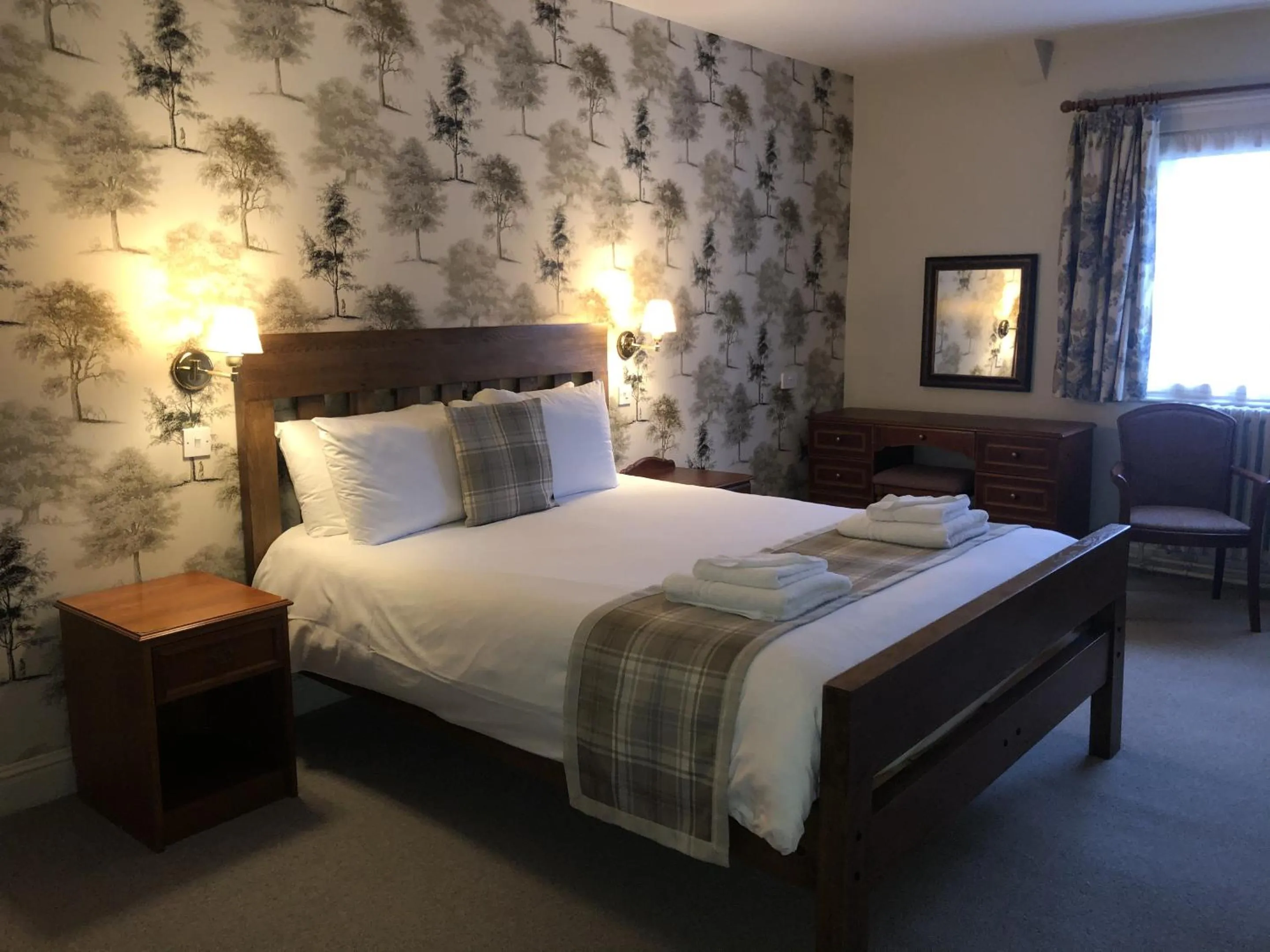 Bedroom, Bed in The Old Bell - Warminster