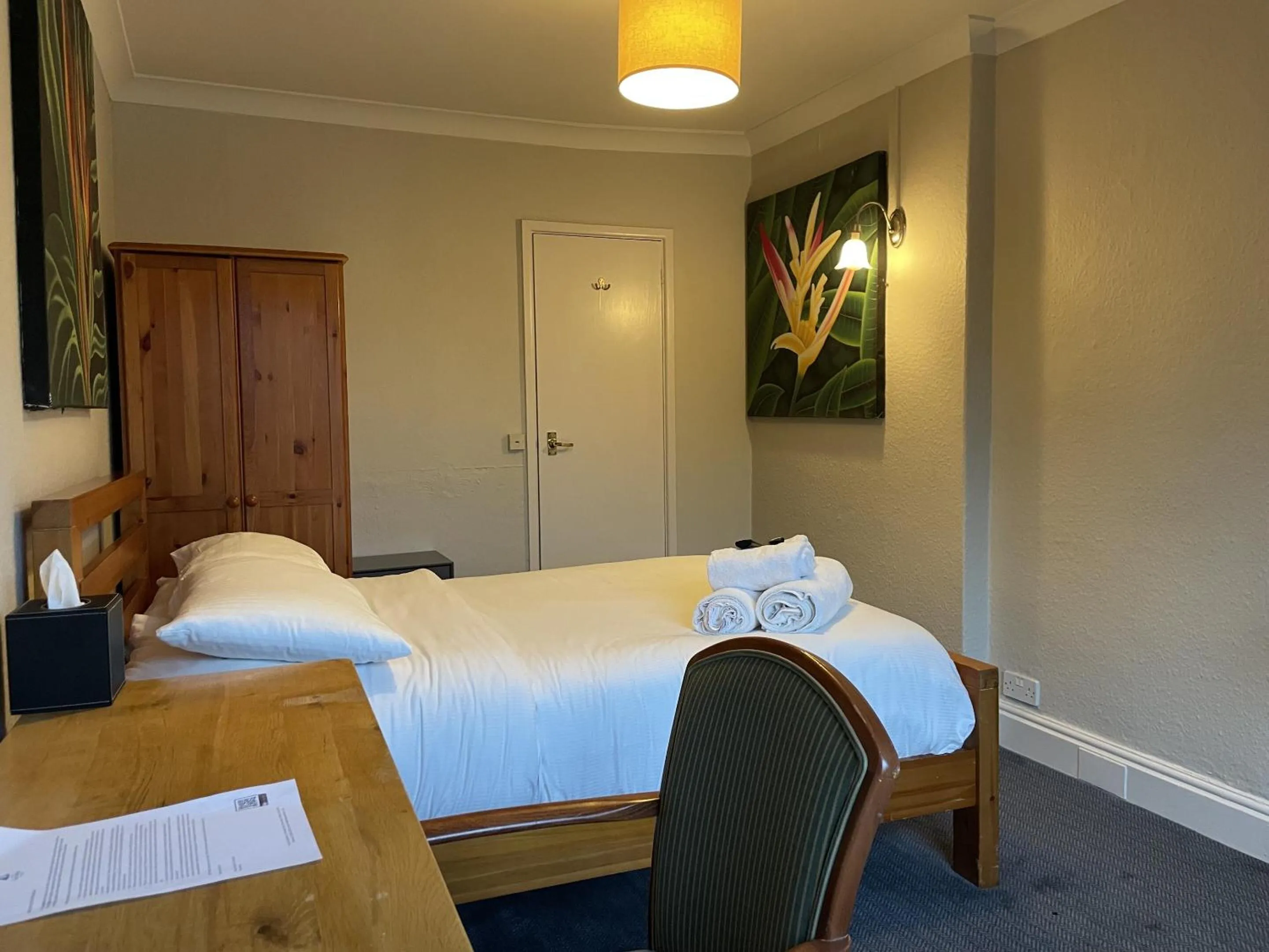 Bedroom, Bed in The Old Bell - Warminster