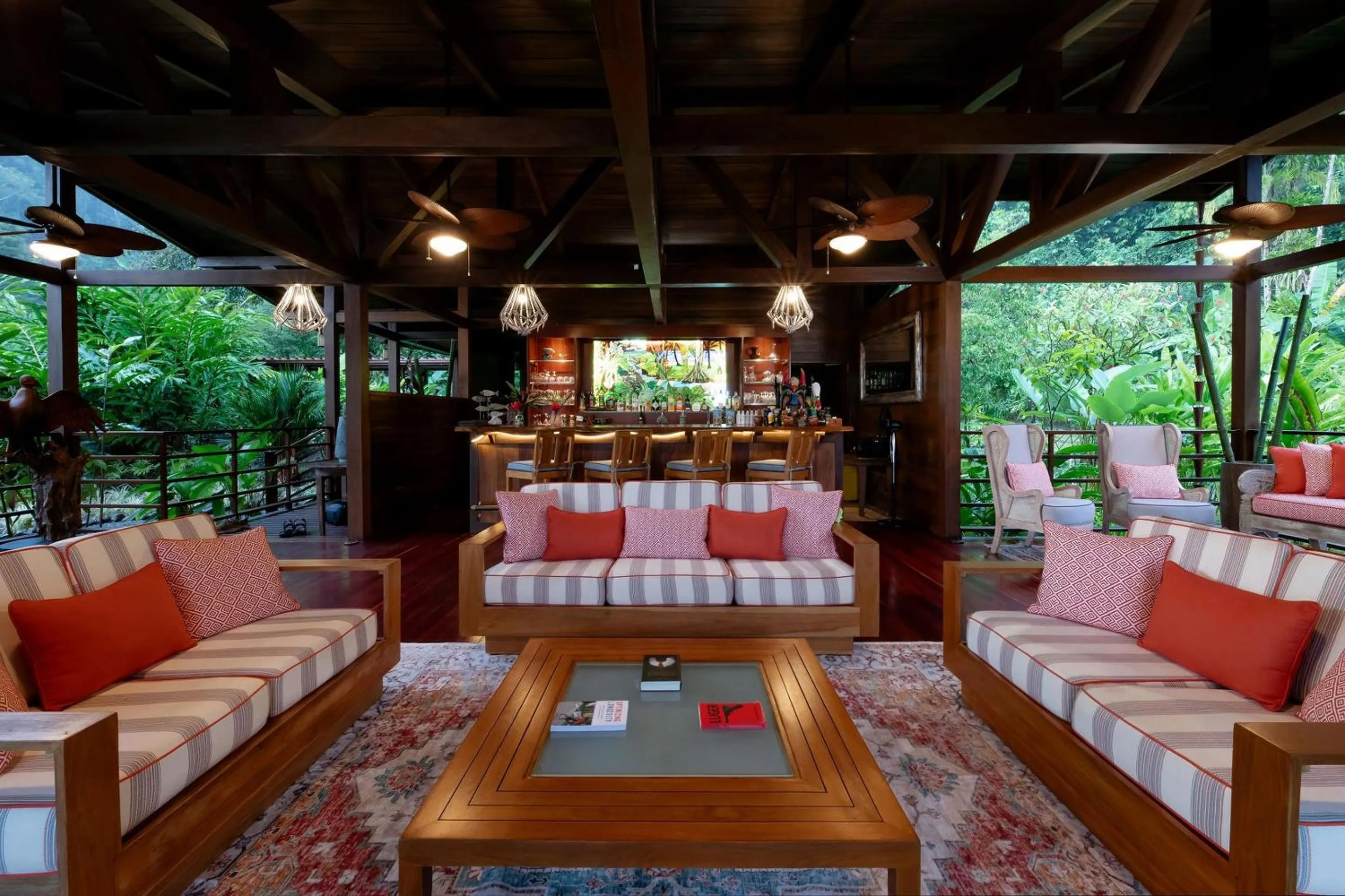 Living room in Playa Cativo Lodge