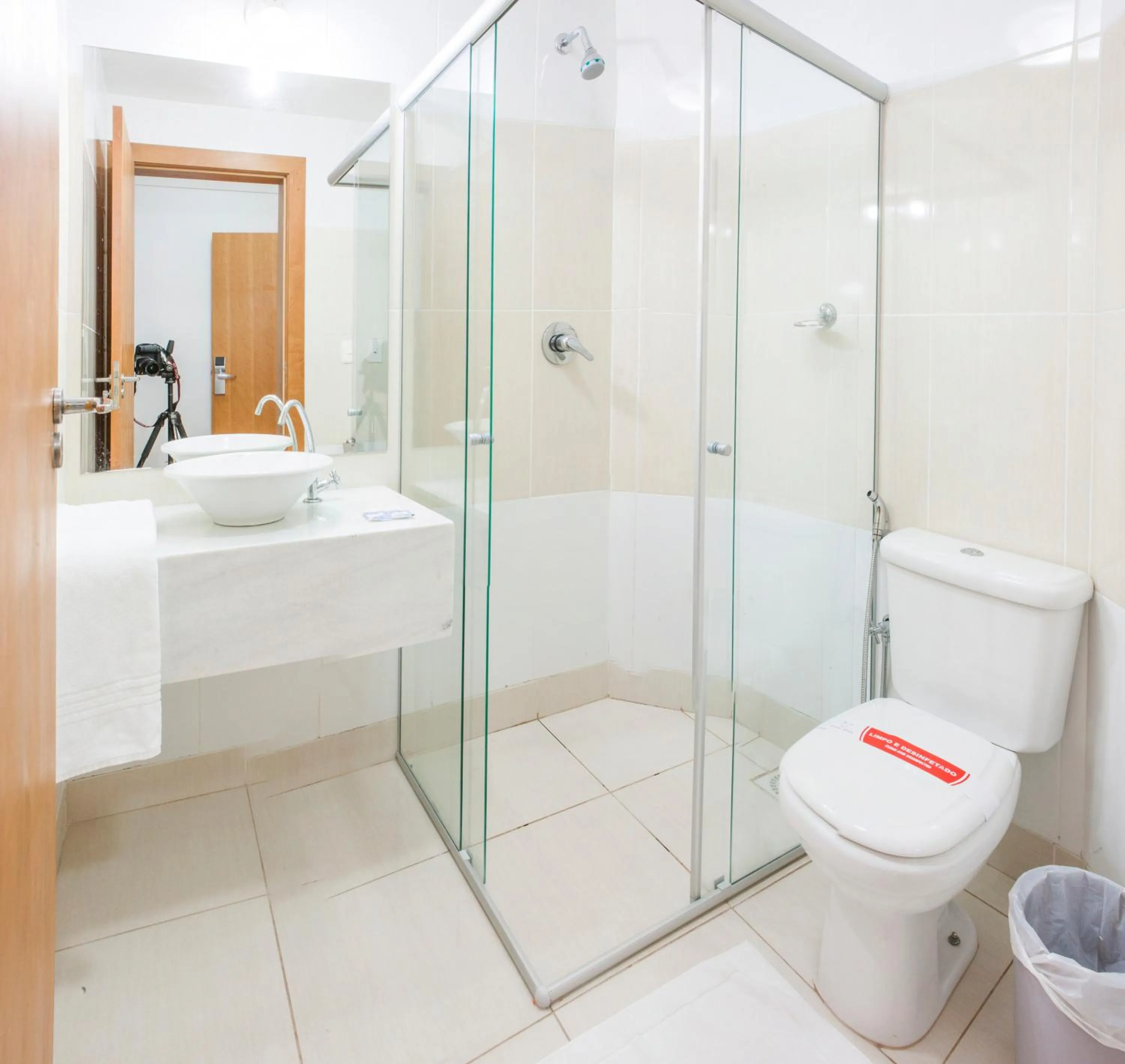 Shower in Hotel Abba Uno