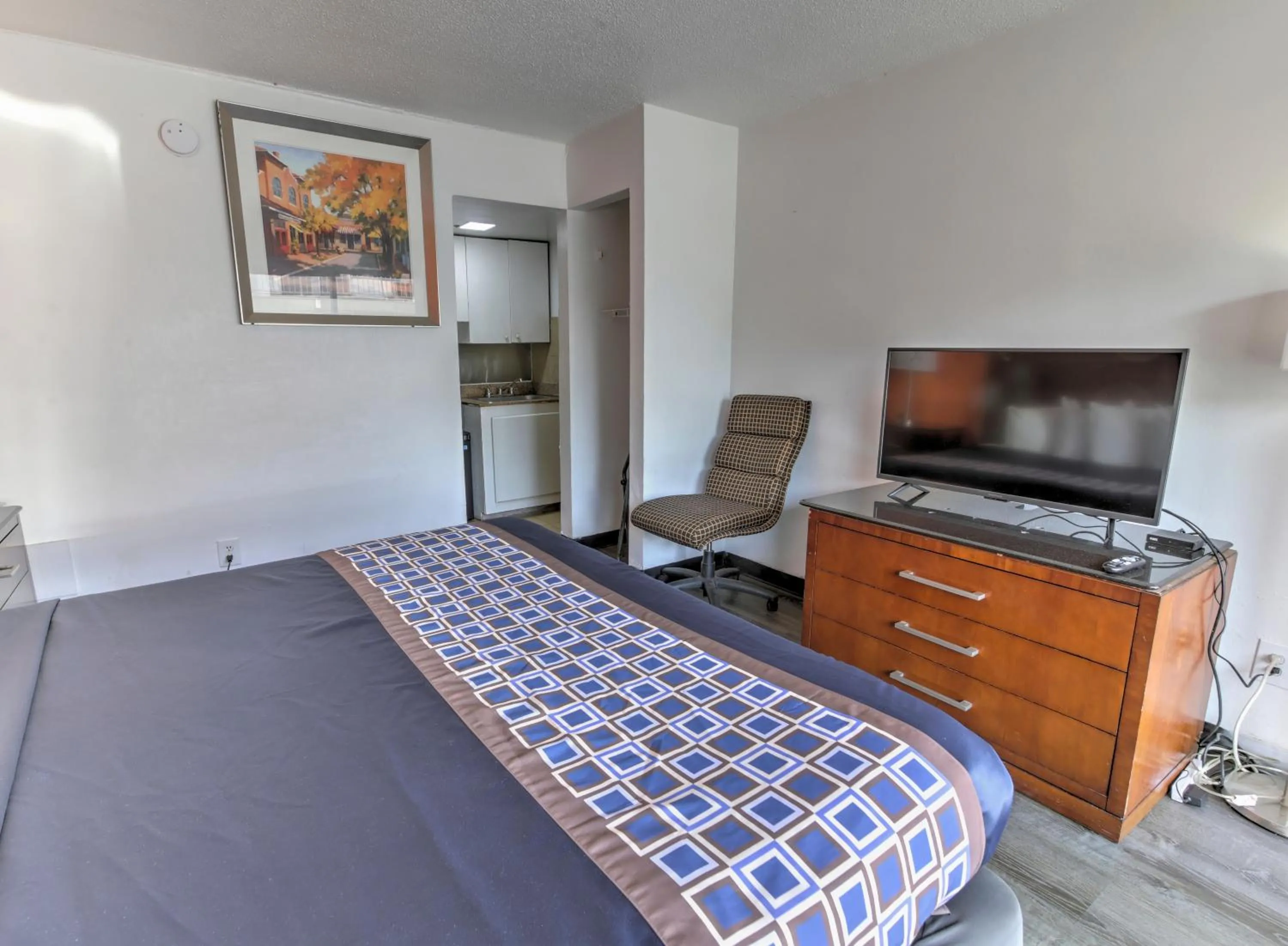 Bed in White Marlin Inn - Virginia Beach