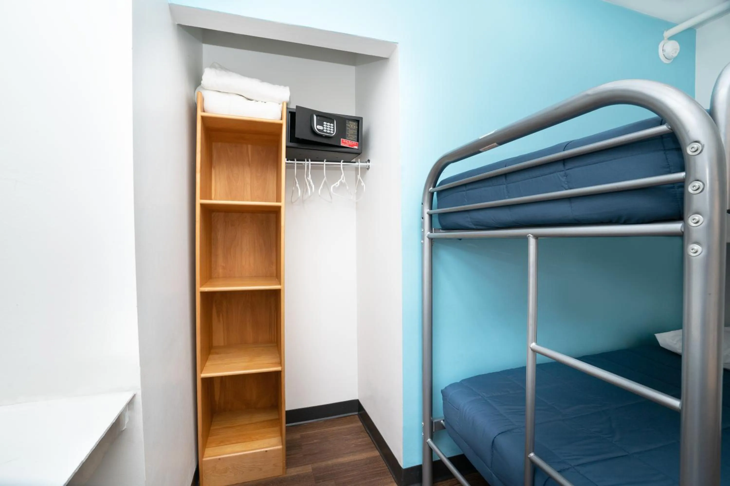 bunk bed, Bed in West Side YMCA