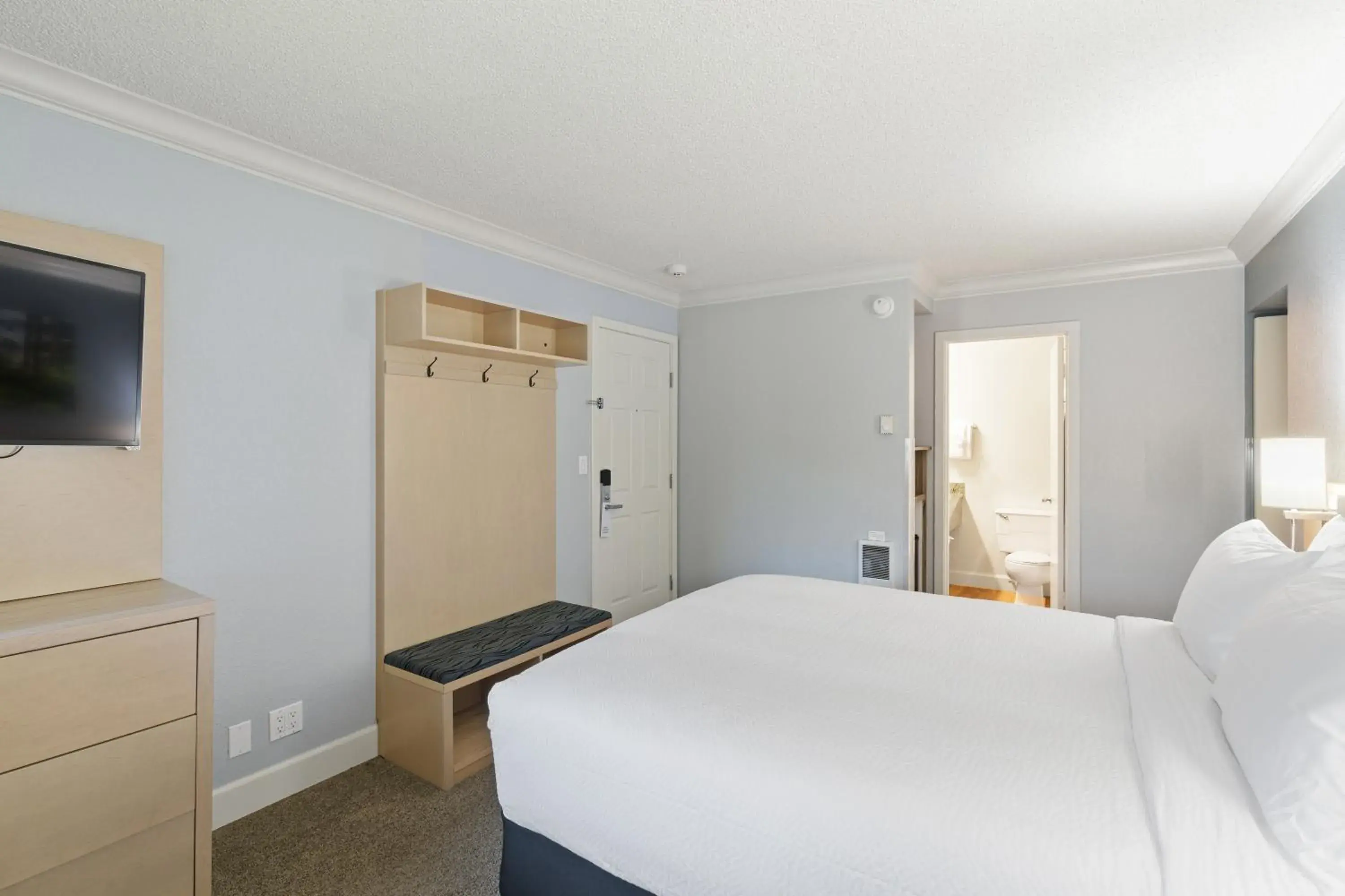 Queen Room in Tolovana Inn Queen Room in Tolovana Inn