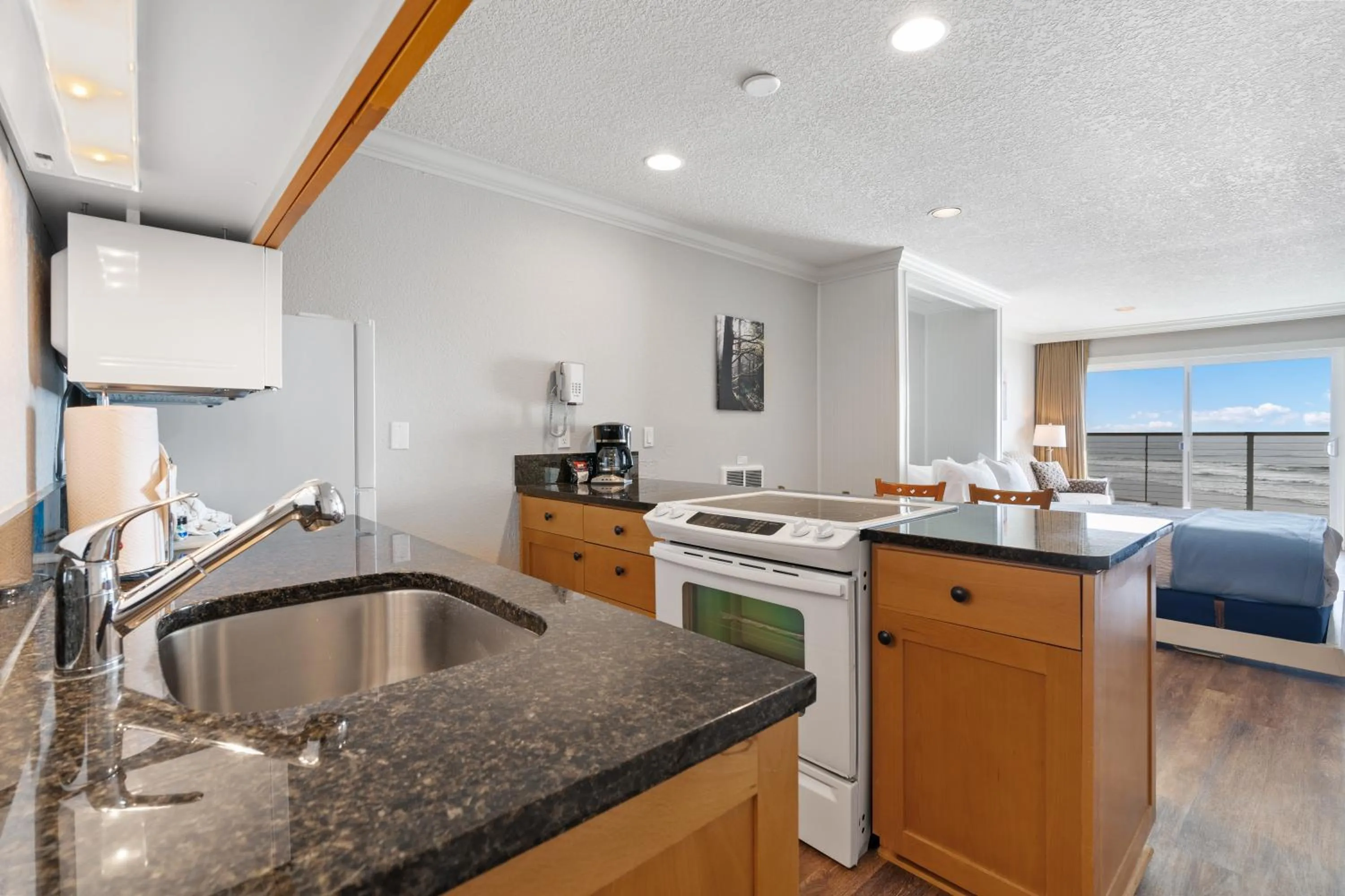 Coffee/tea facilities in Tolovana Inn