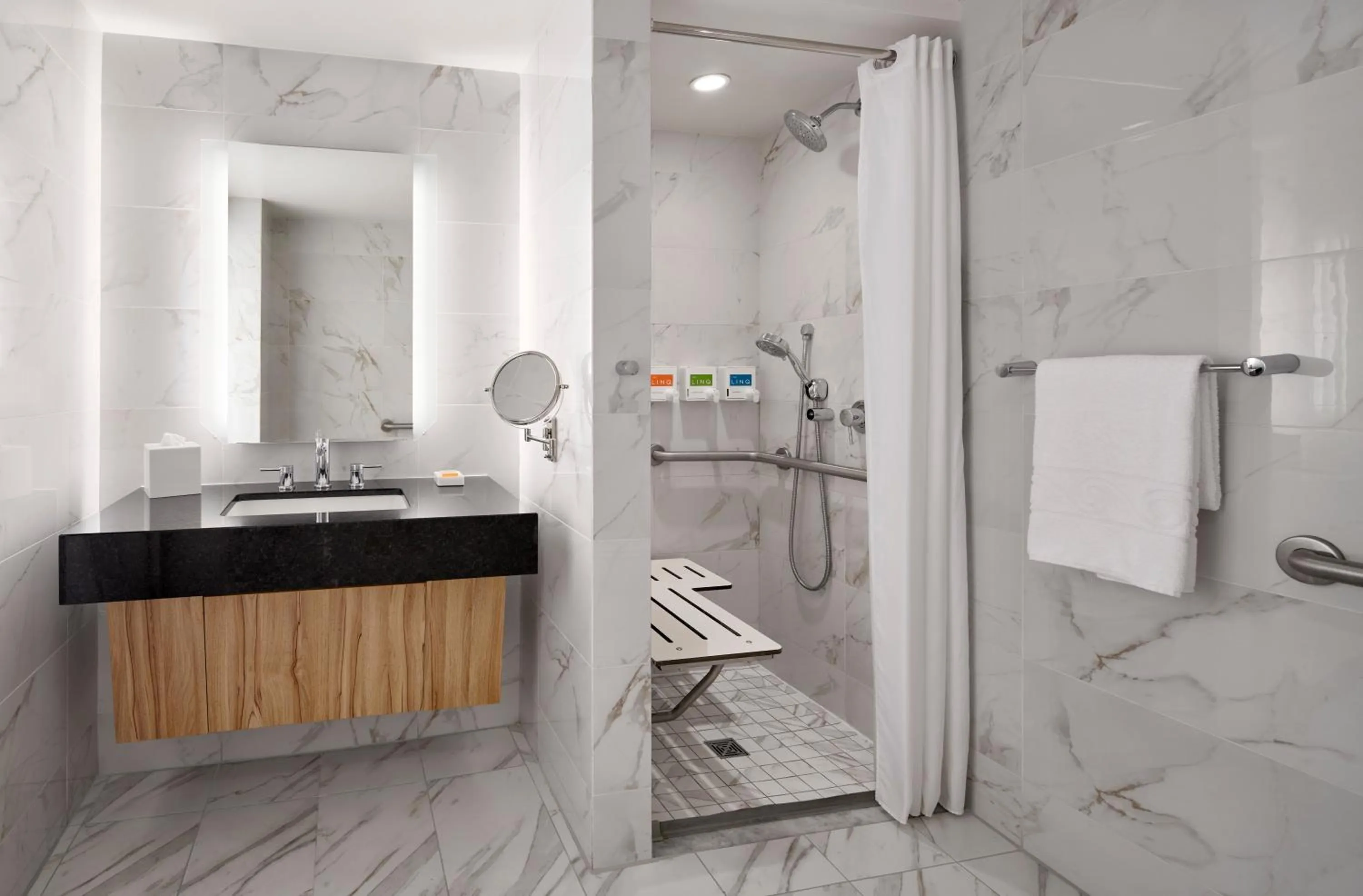 Shower in The LINQ Hotel & Casino, A Caesars Destination