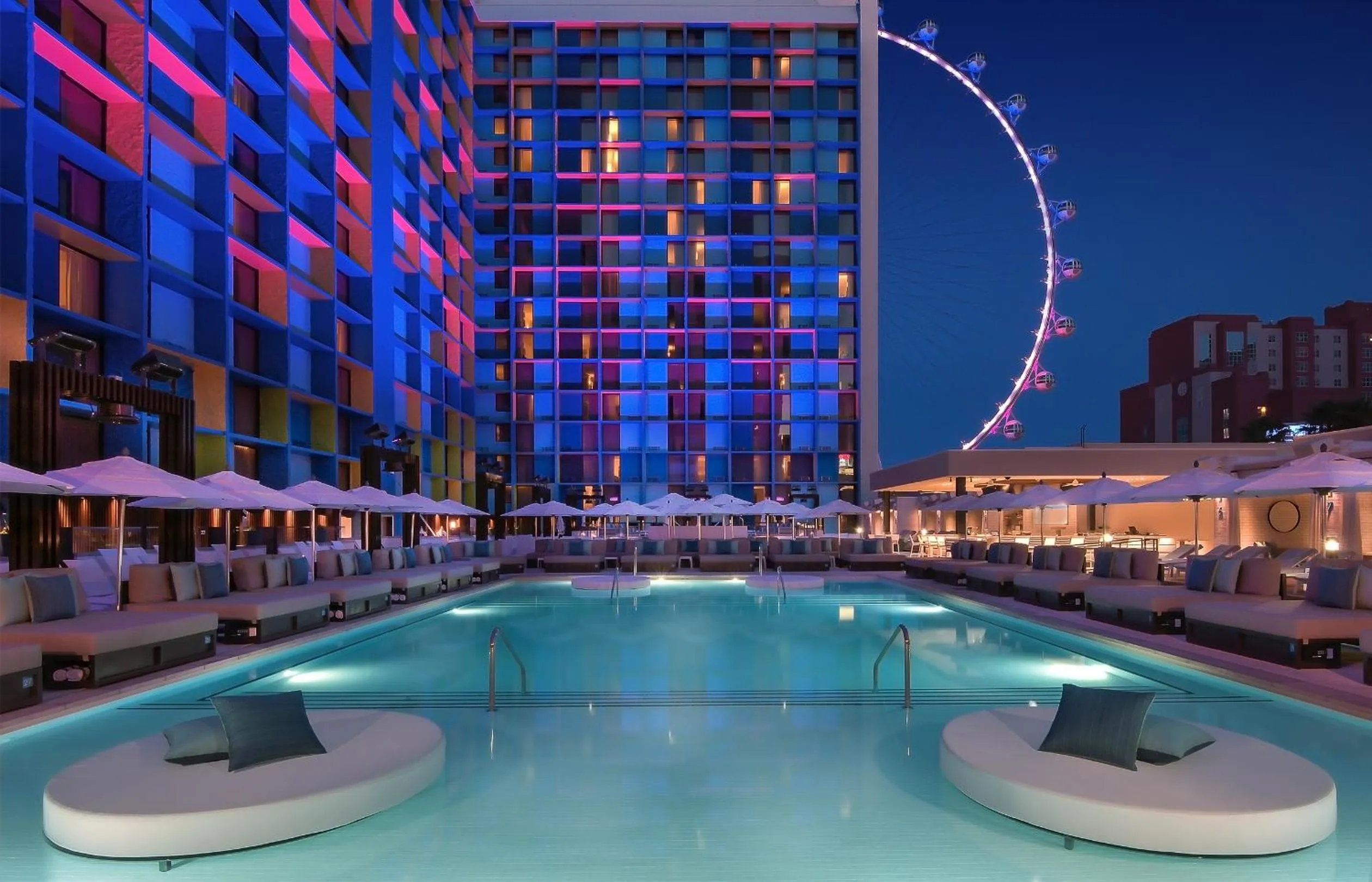 Swimming pool in The LINQ Hotel & Casino, A Caesars Destination