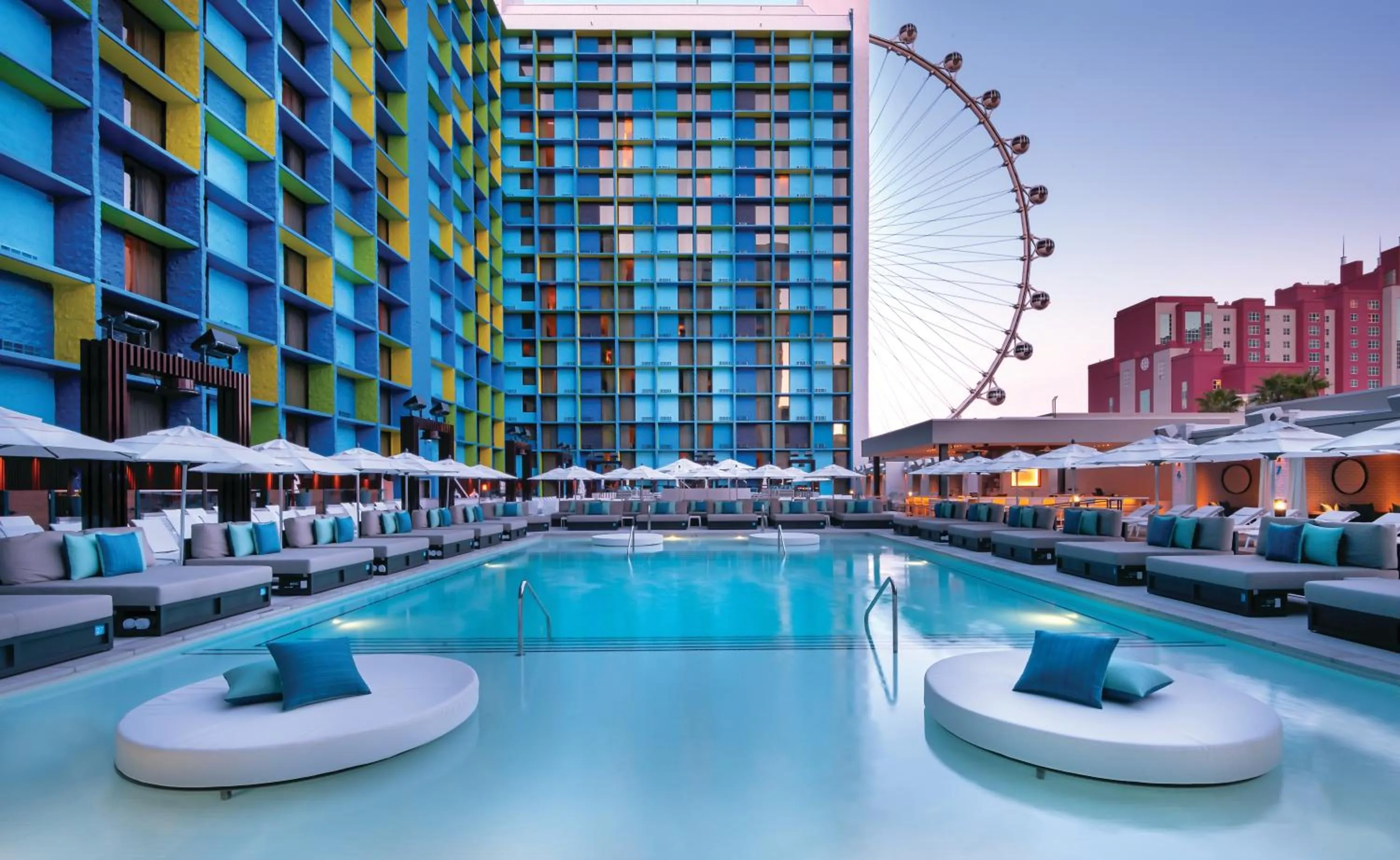 Swimming pool in The LINQ Hotel & Casino, A Caesars Destination