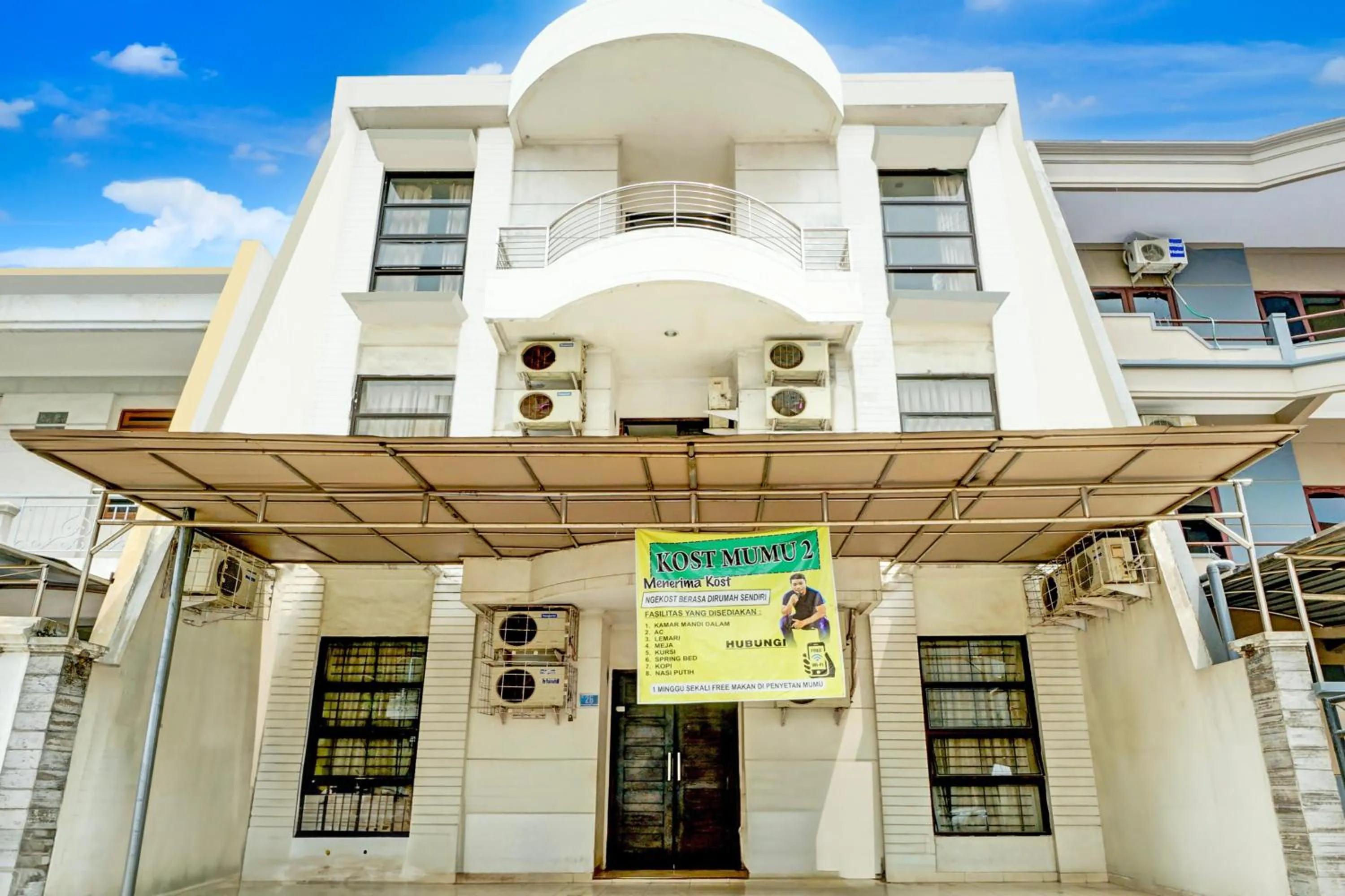 Facade/entrance in Hotel O MUMU HOMESTAYNearCarnival Park Surabaya