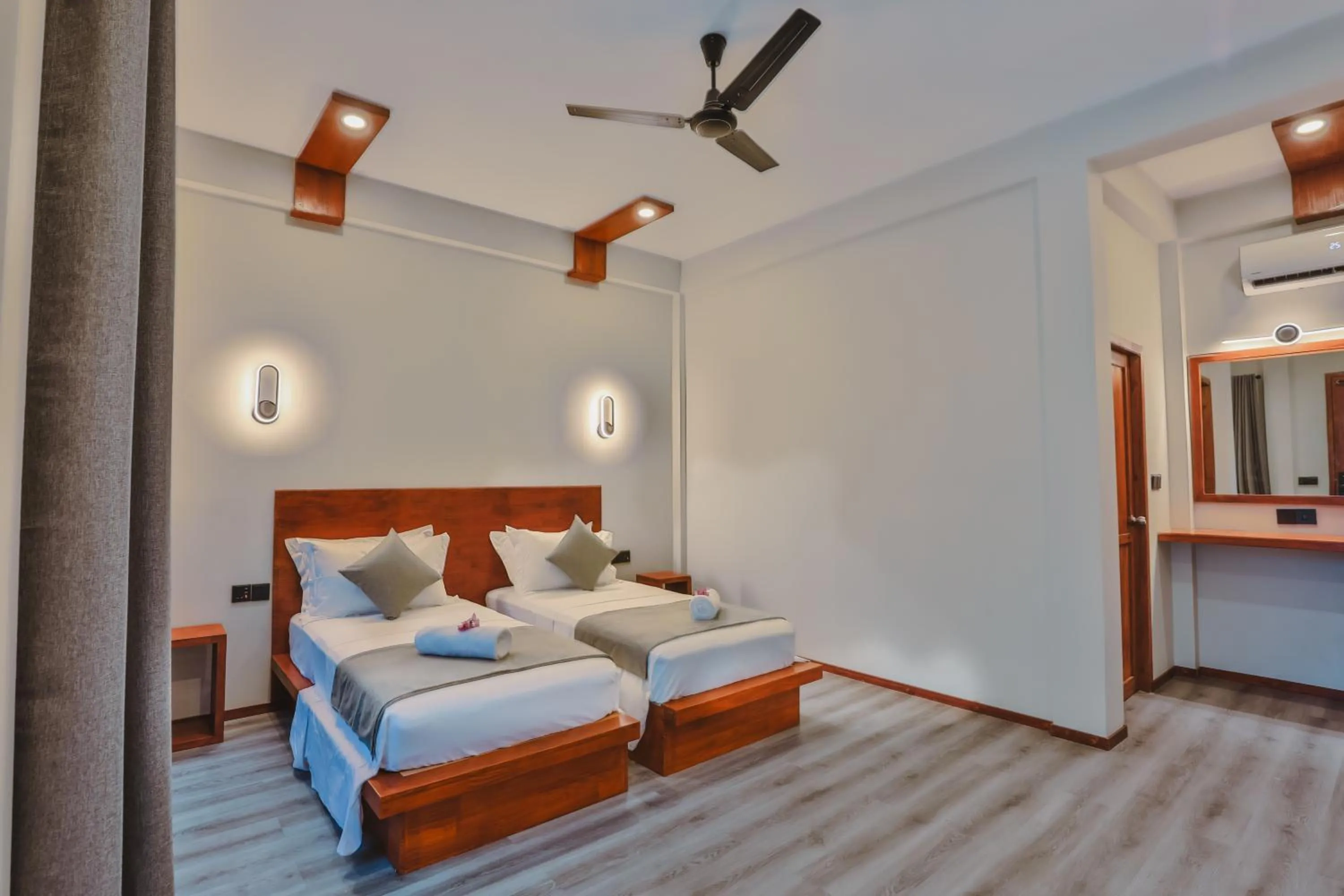 Bed in Sunny Breeze View