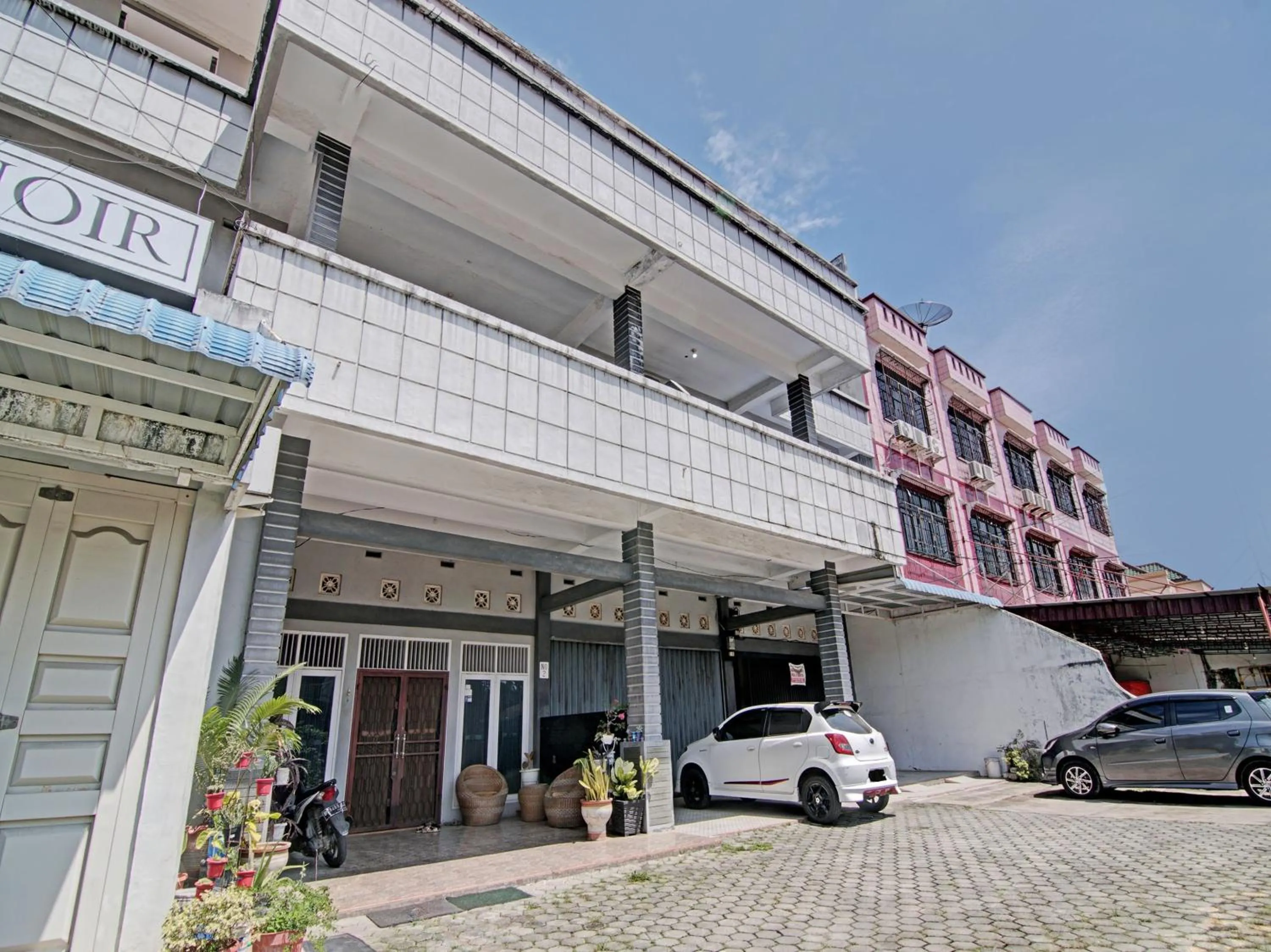Facade/entrance in Hotel O Bagus Jaya SyariahNearJembatan Siak