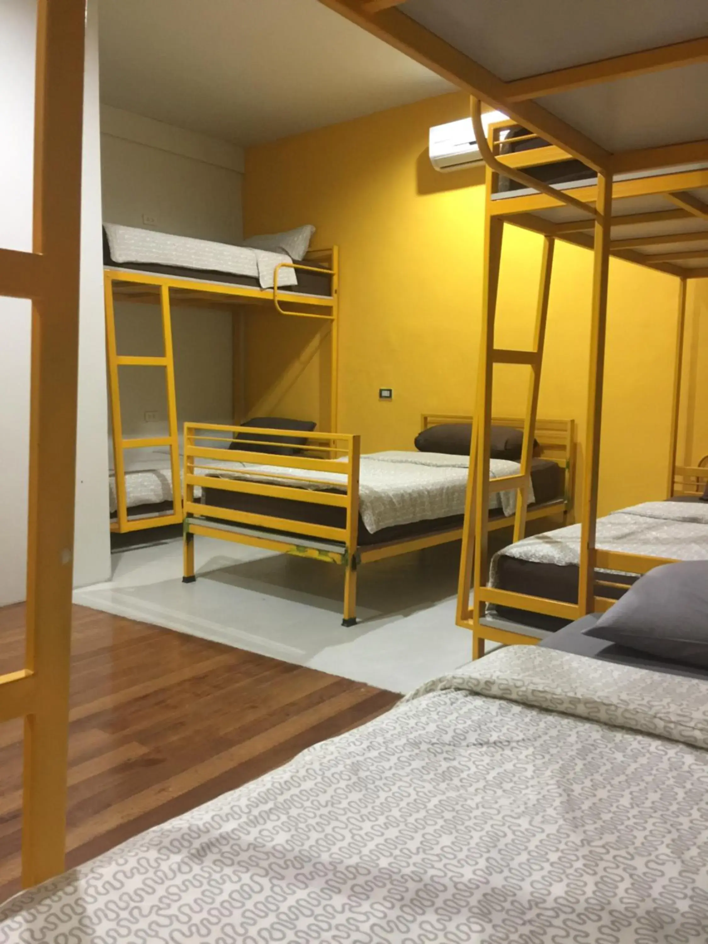 Bed in 7-Bed Mixed Dormitory Room in Phuket Sunny Hostel Bed in 7-Bed Mixed Dormitory Room in Phuket Sunny Hostel