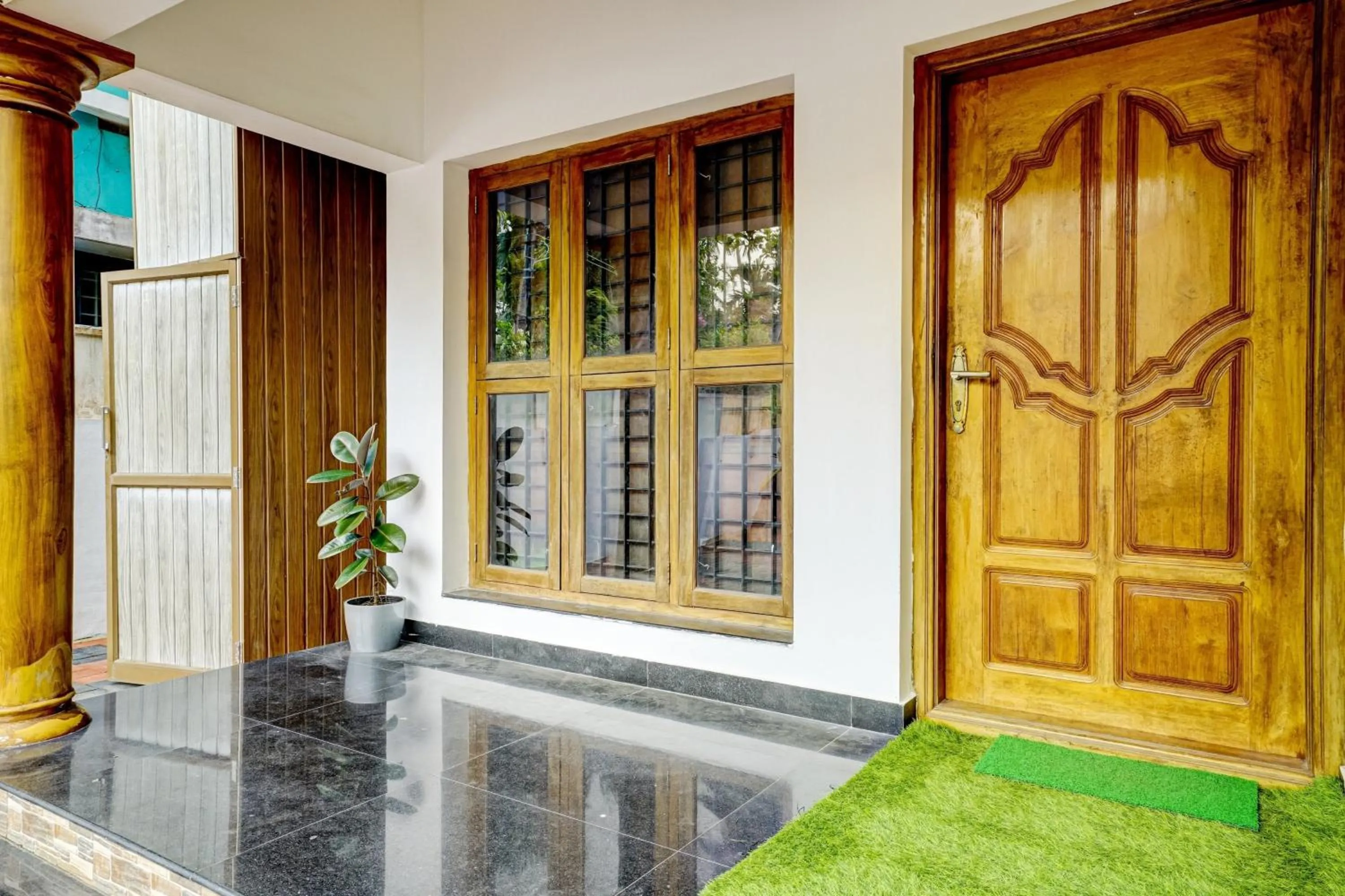 Facade/entrance in Hotel O Paradise villa