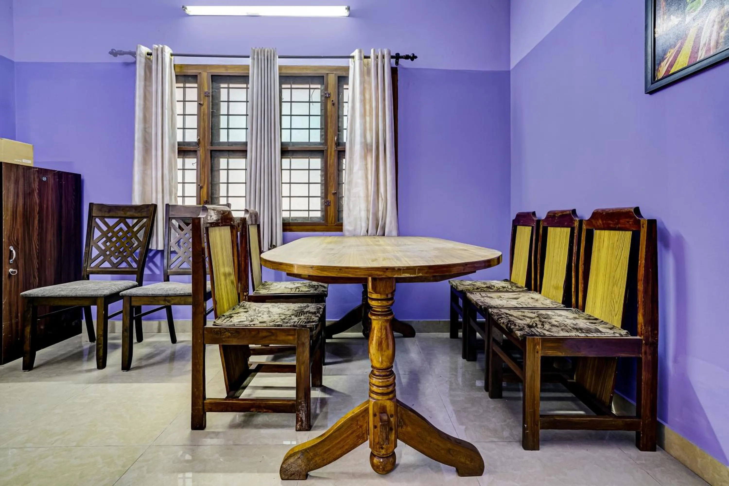 Restaurant/places to eat in Hotel O Paradise villa