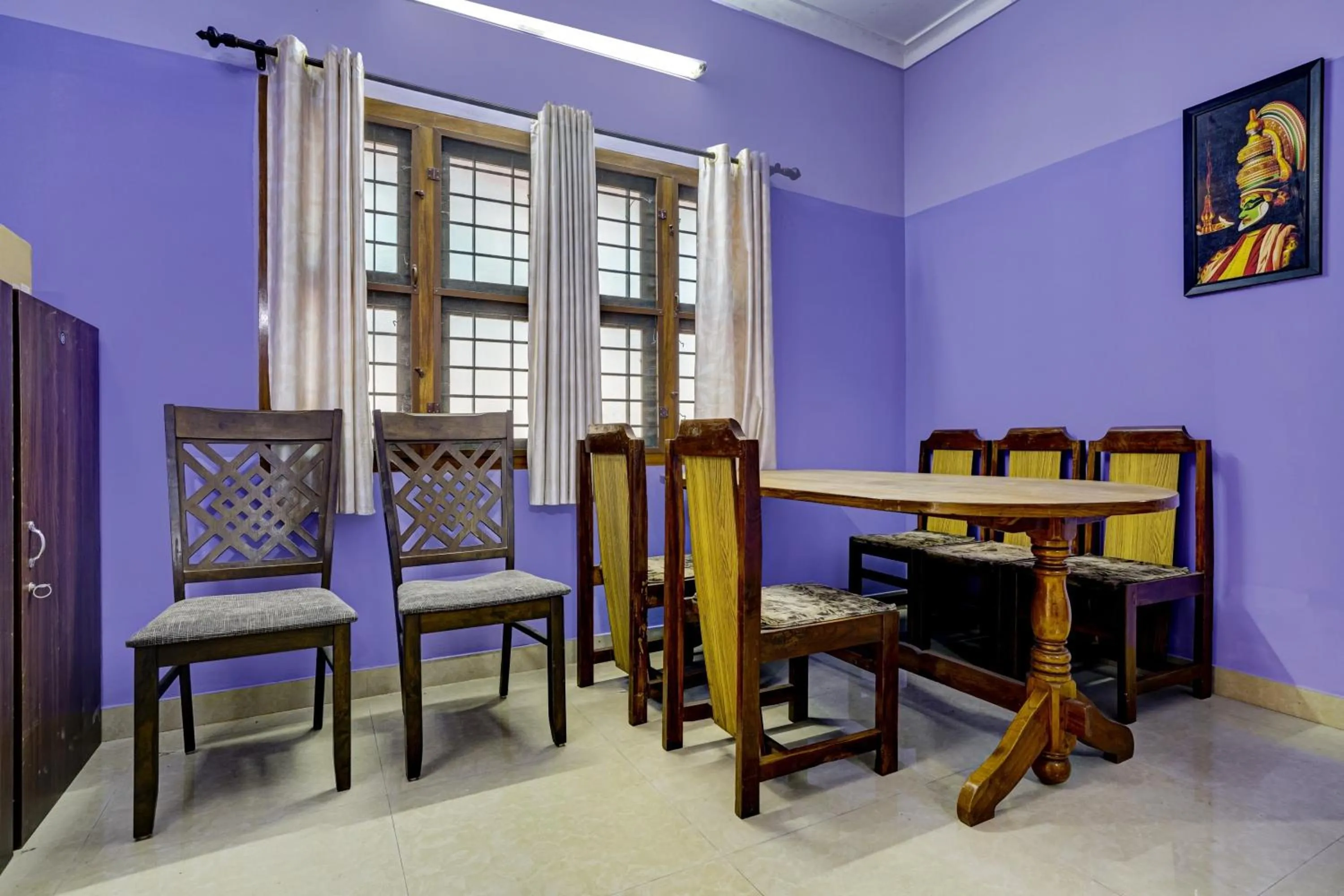 Restaurant/places to eat in Hotel O Paradise villa