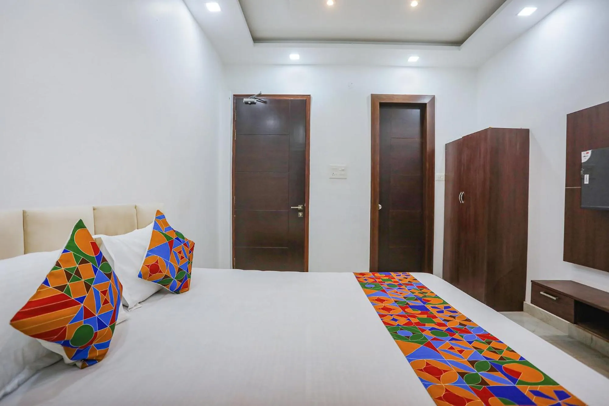 Bed in Fabhotel JP Villa - Nr Stadium