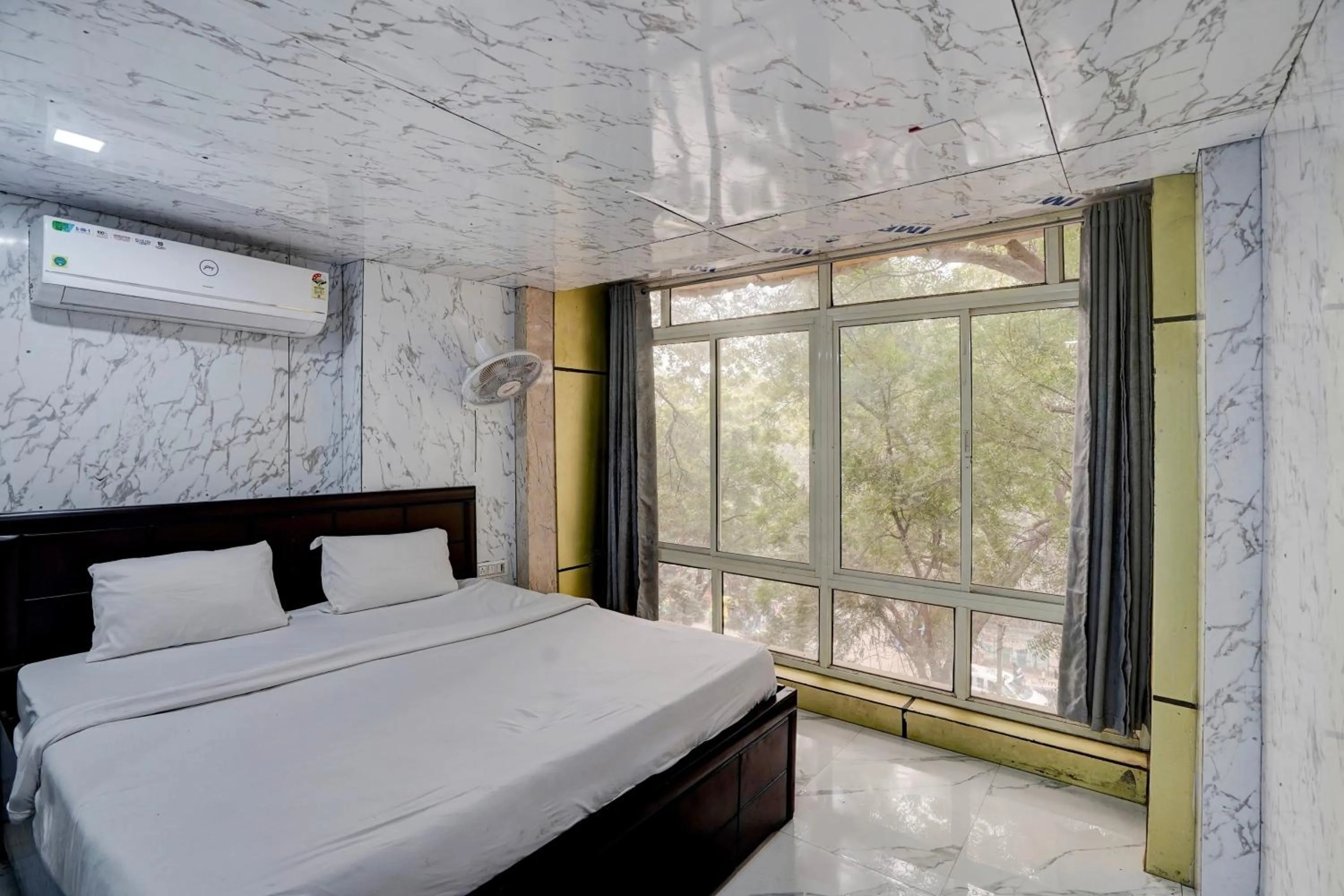 Bedroom, Bed in Hotel O POP A Happy Hours Plaza