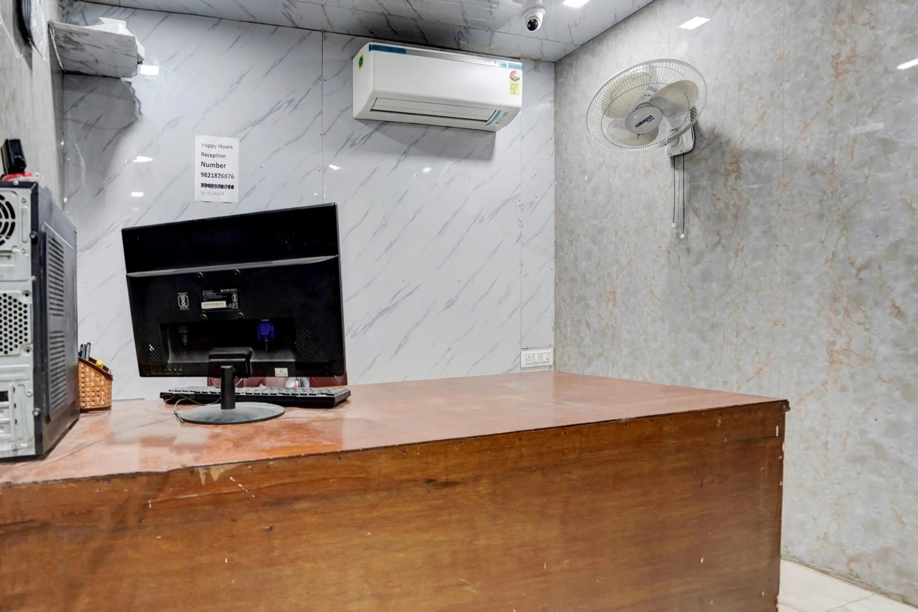 Lobby or reception in Hotel O POP A Happy Hours Plaza