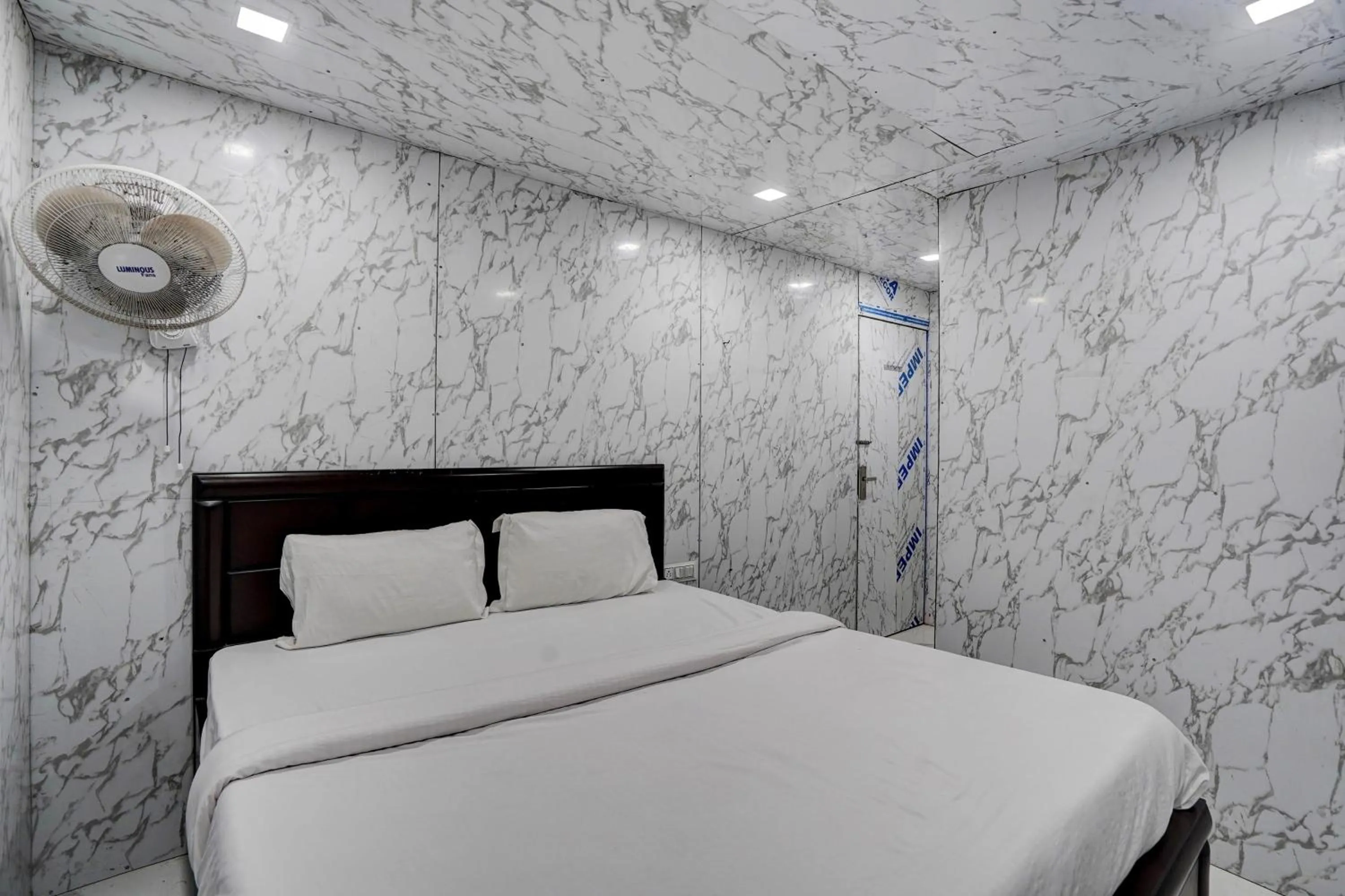 Bedroom, Bed in Hotel O POP A Happy Hours Plaza