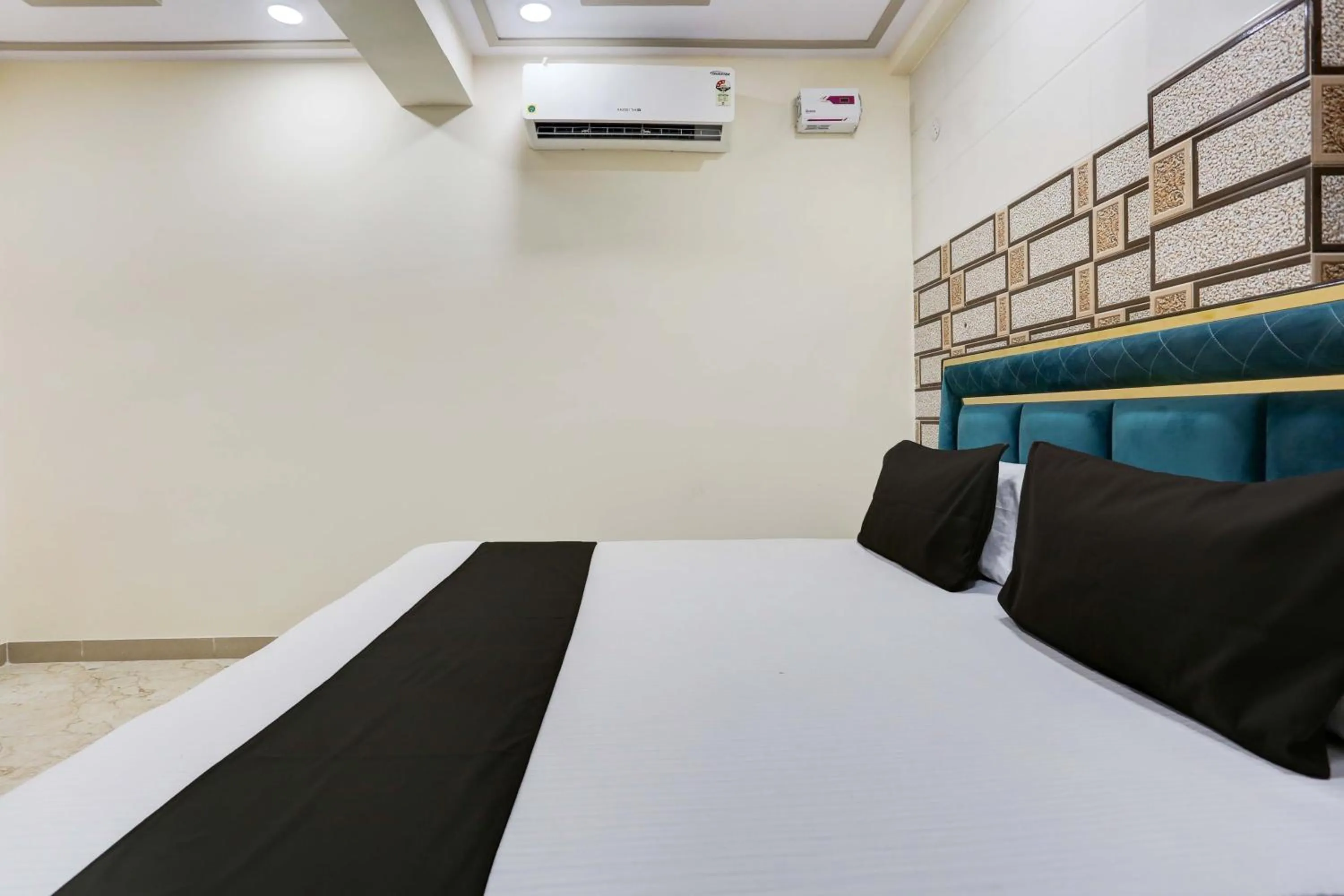 Bedroom, Bed in Hotel O M R Galaxy