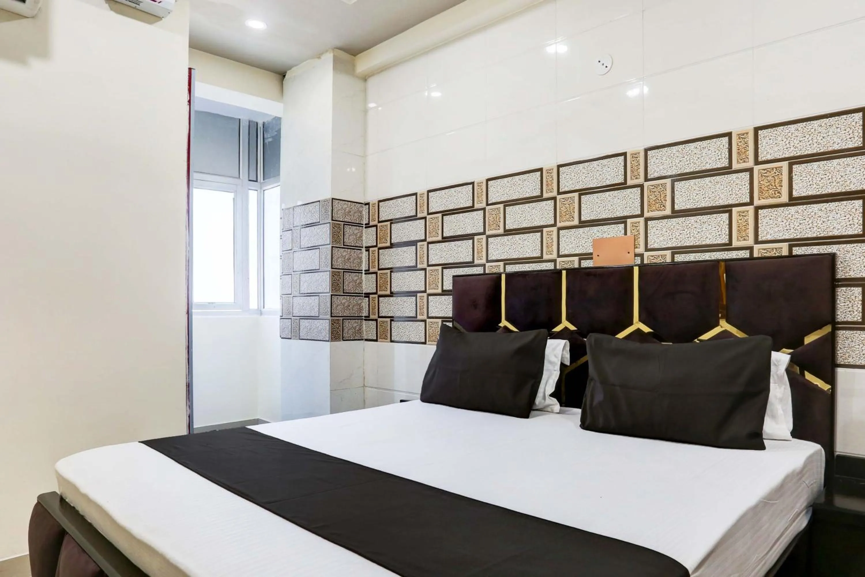 Bedroom, Bed in Hotel O M R Galaxy