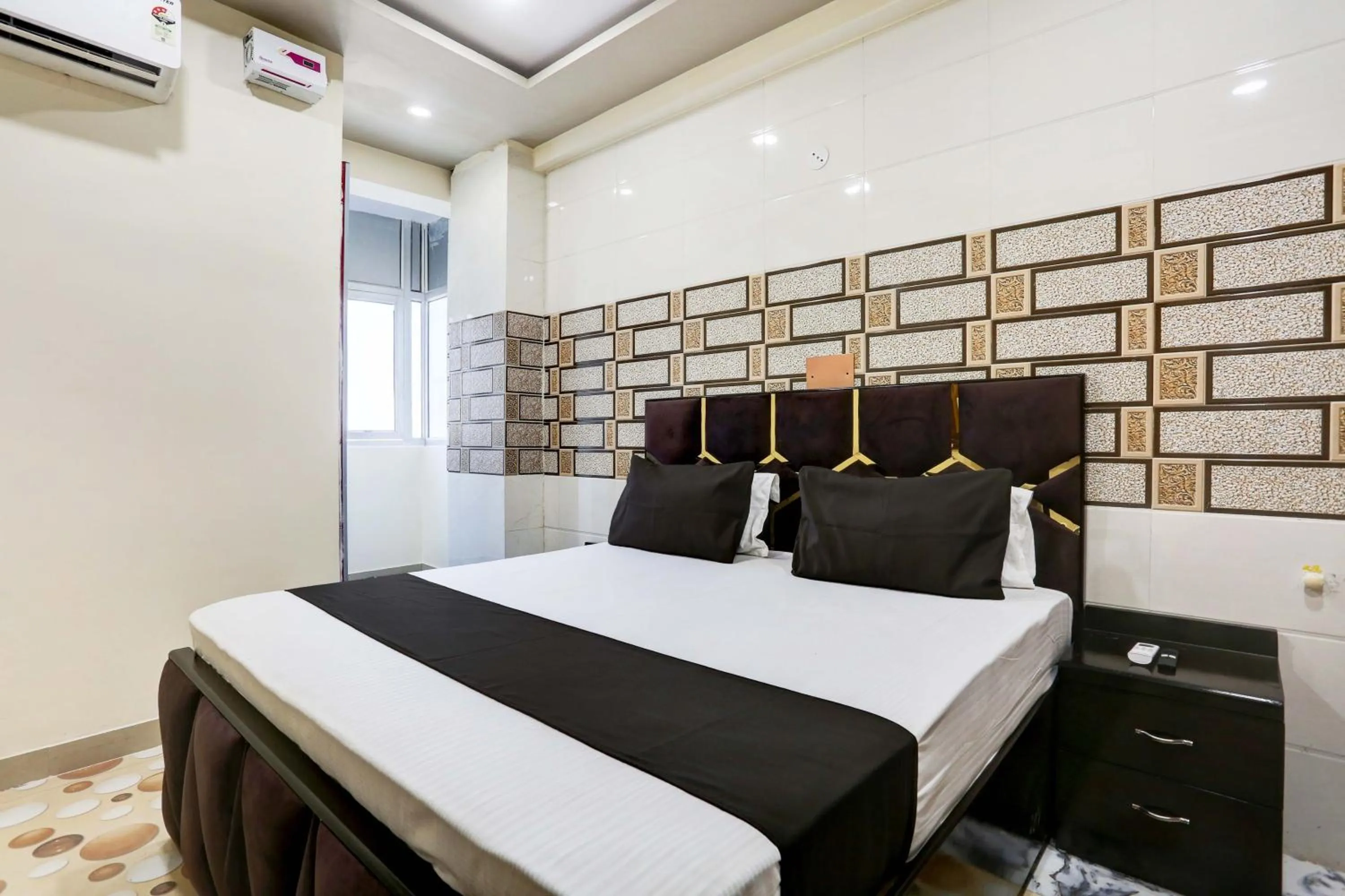 Bedroom, Bed in Hotel O M R Galaxy