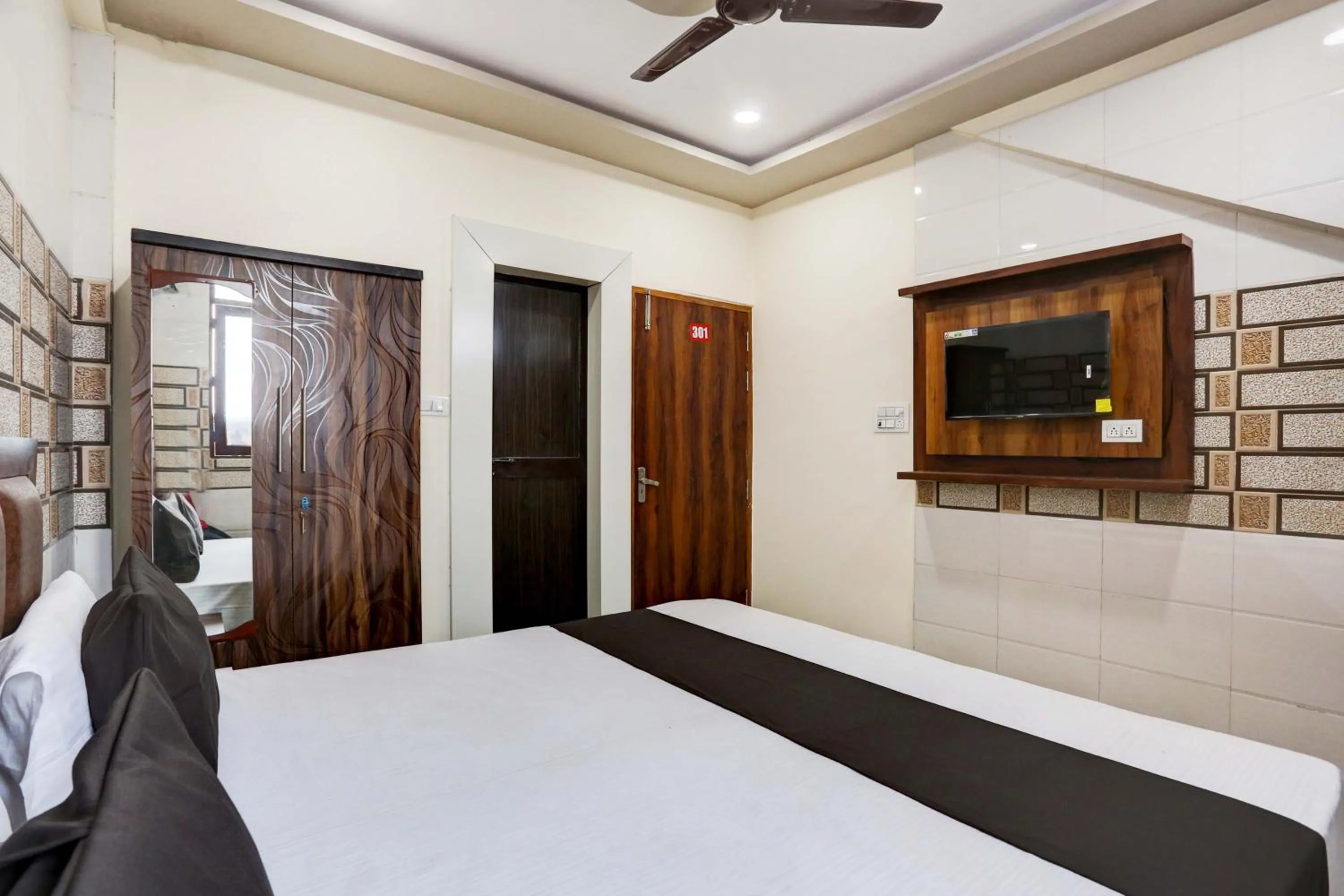 Bedroom, Bed in Hotel O M R Galaxy