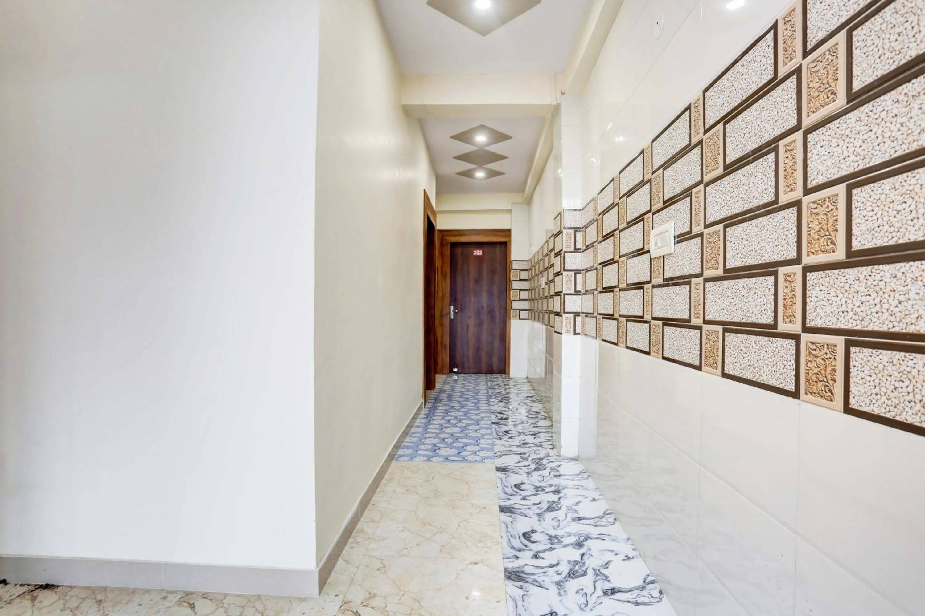 Lobby or reception in Hotel O M R Galaxy