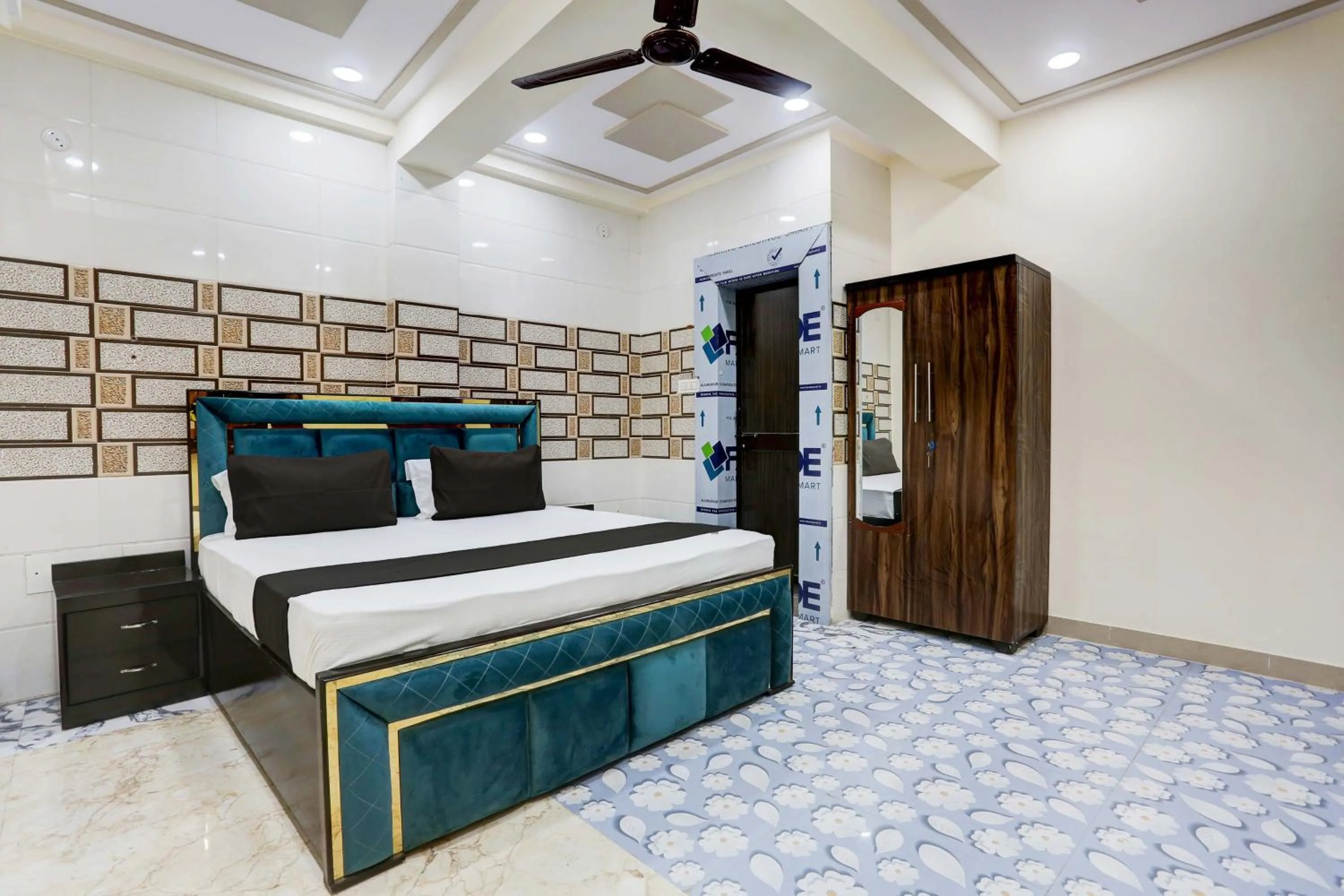 Bedroom, Bed in Hotel O M R Galaxy