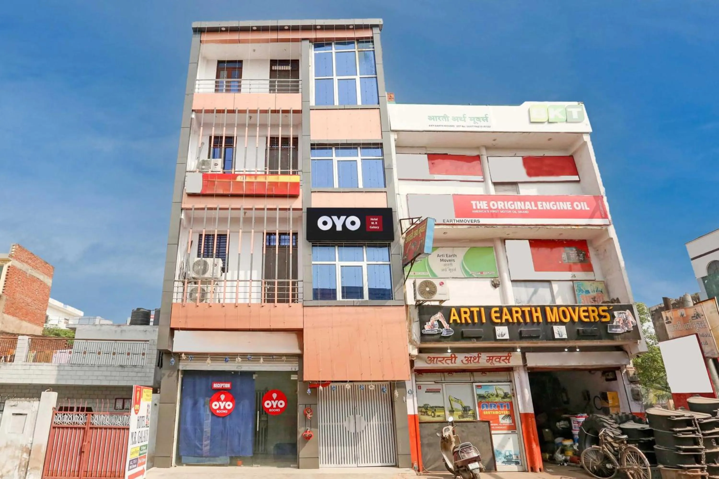 Facade/entrance in Hotel O M R Galaxy