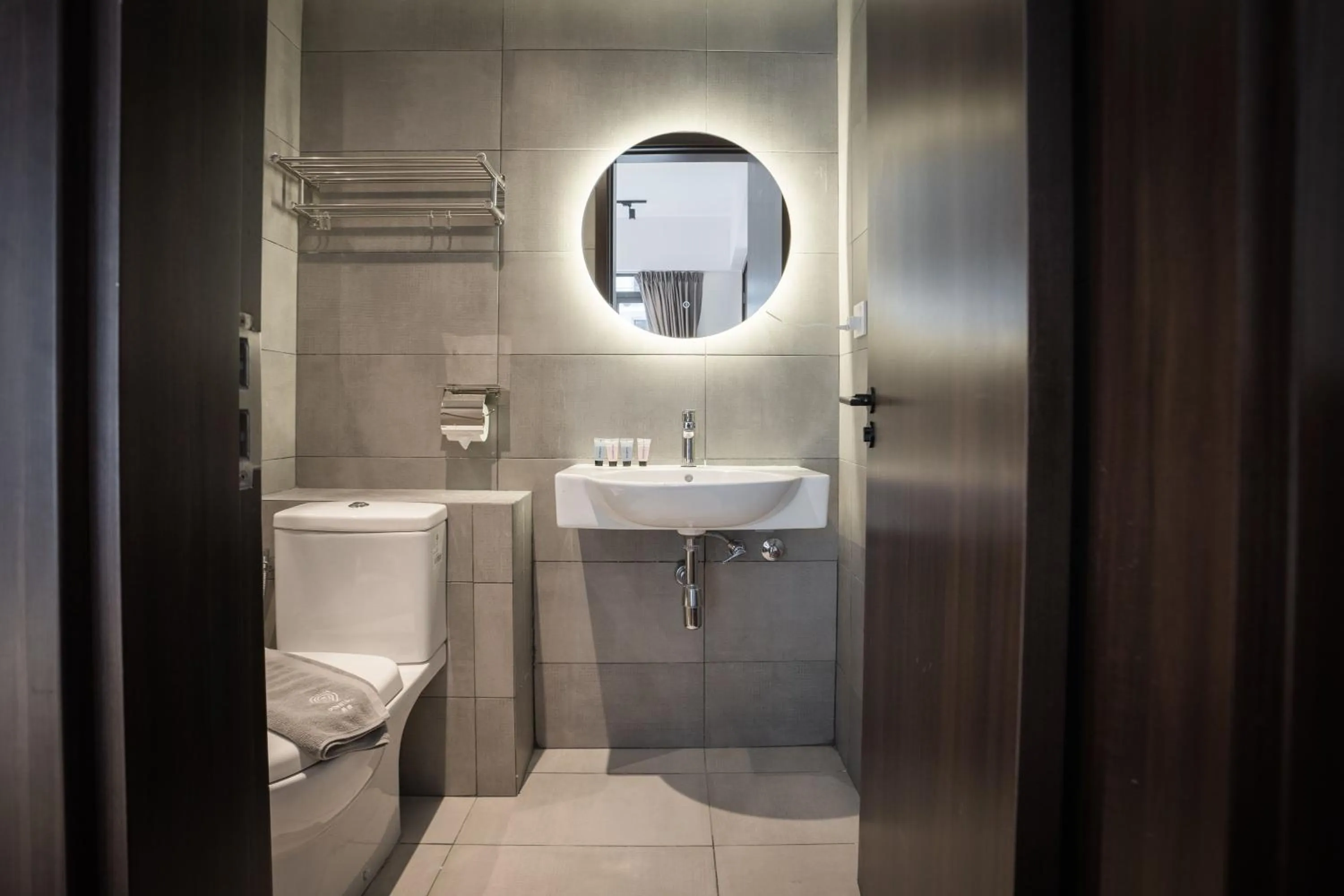 Bathroom in K Avenue by Pinstay