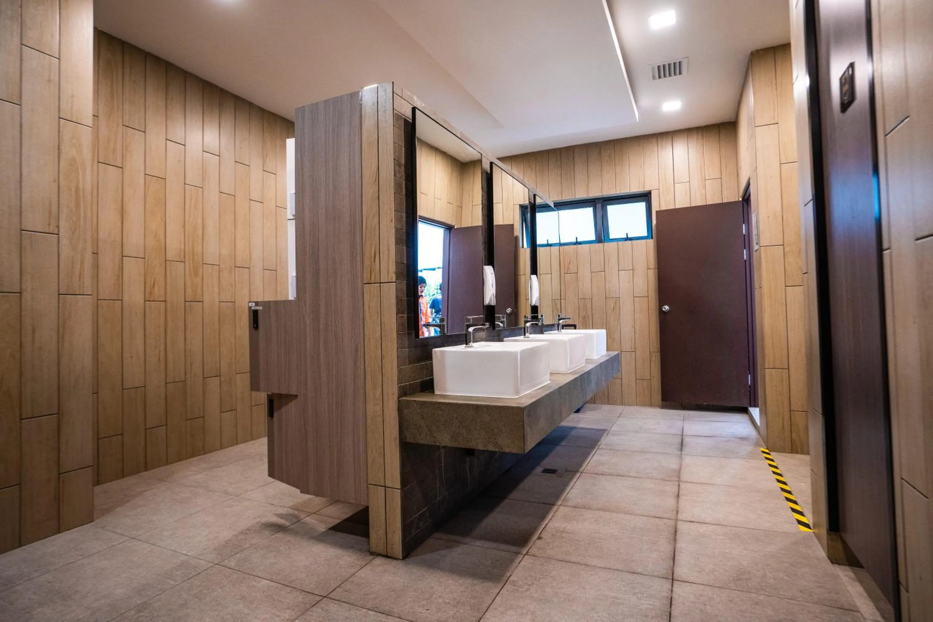 Bathroom in K Avenue by Pinstay