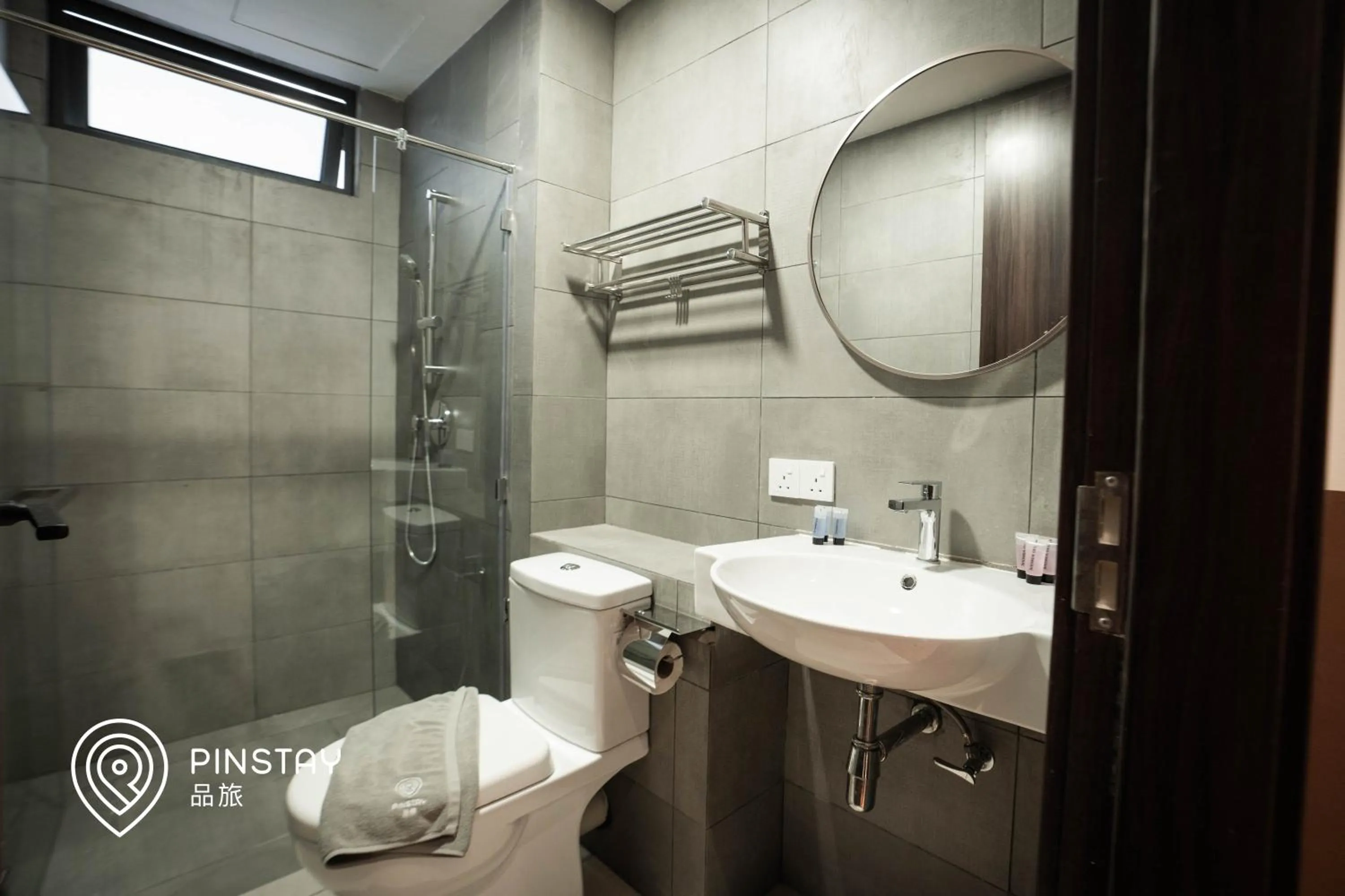 Bathroom in K Avenue by Pinstay