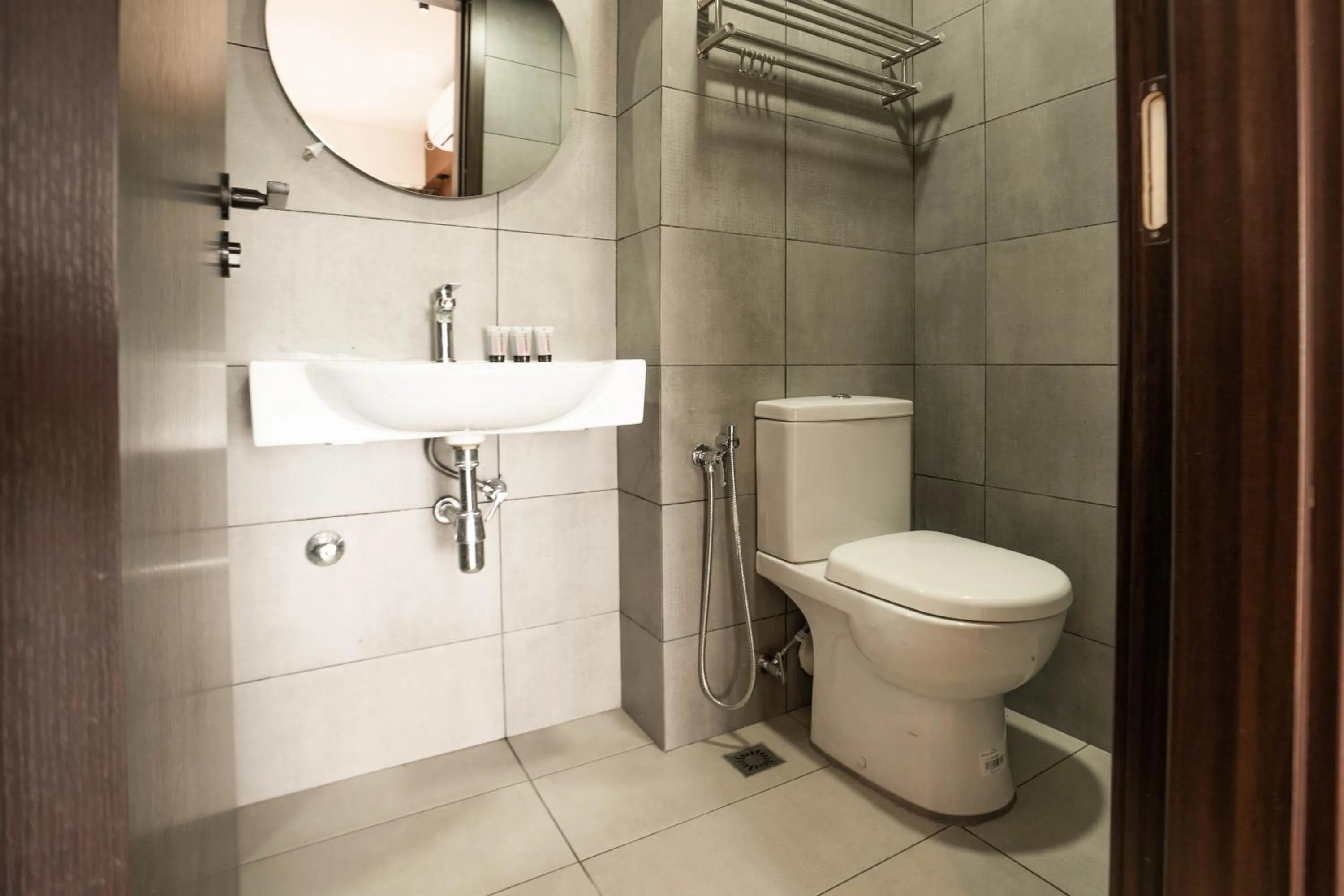 Toilet in K Avenue by Pinstay