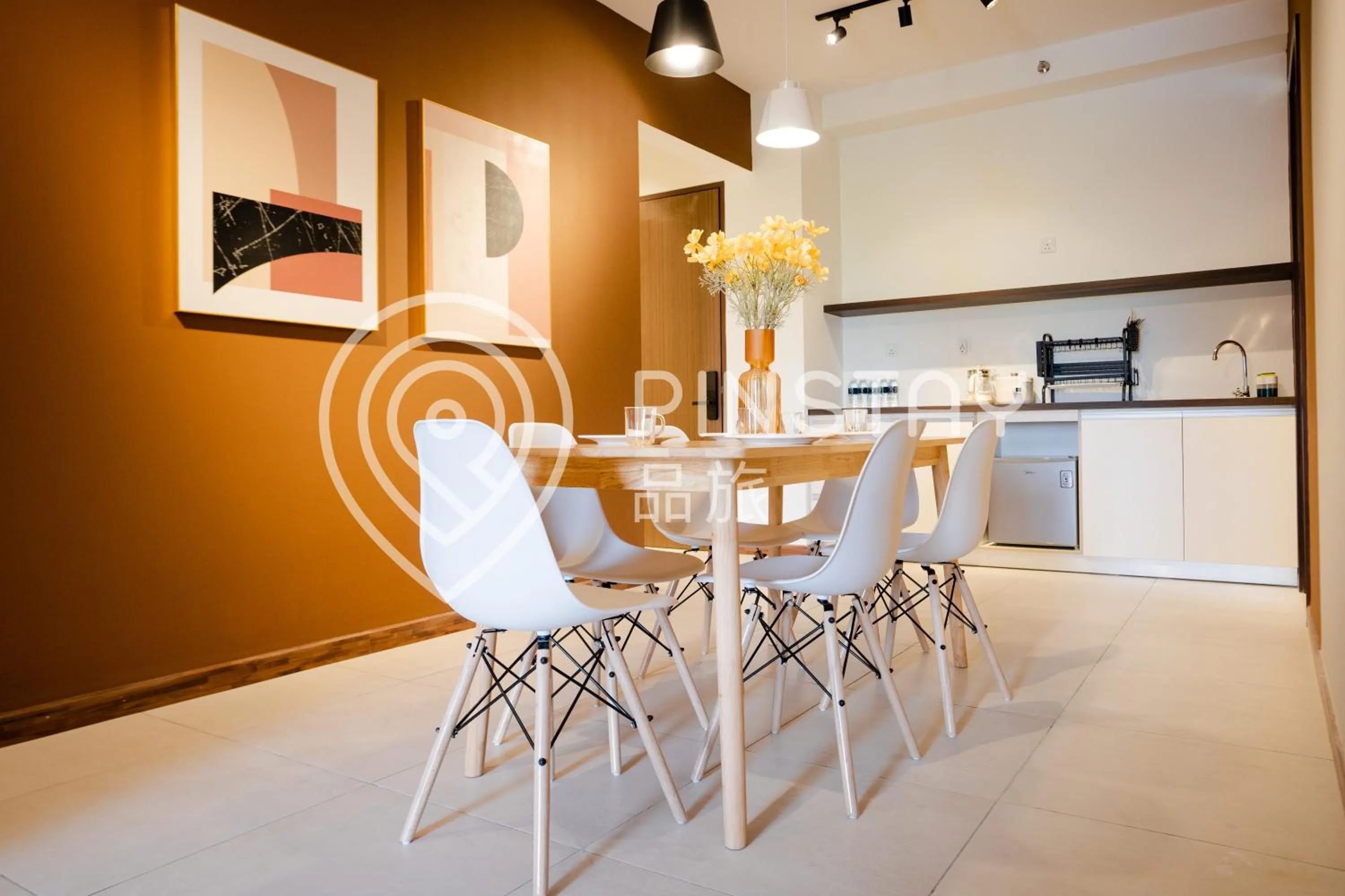 Living room in K Avenue by Pinstay